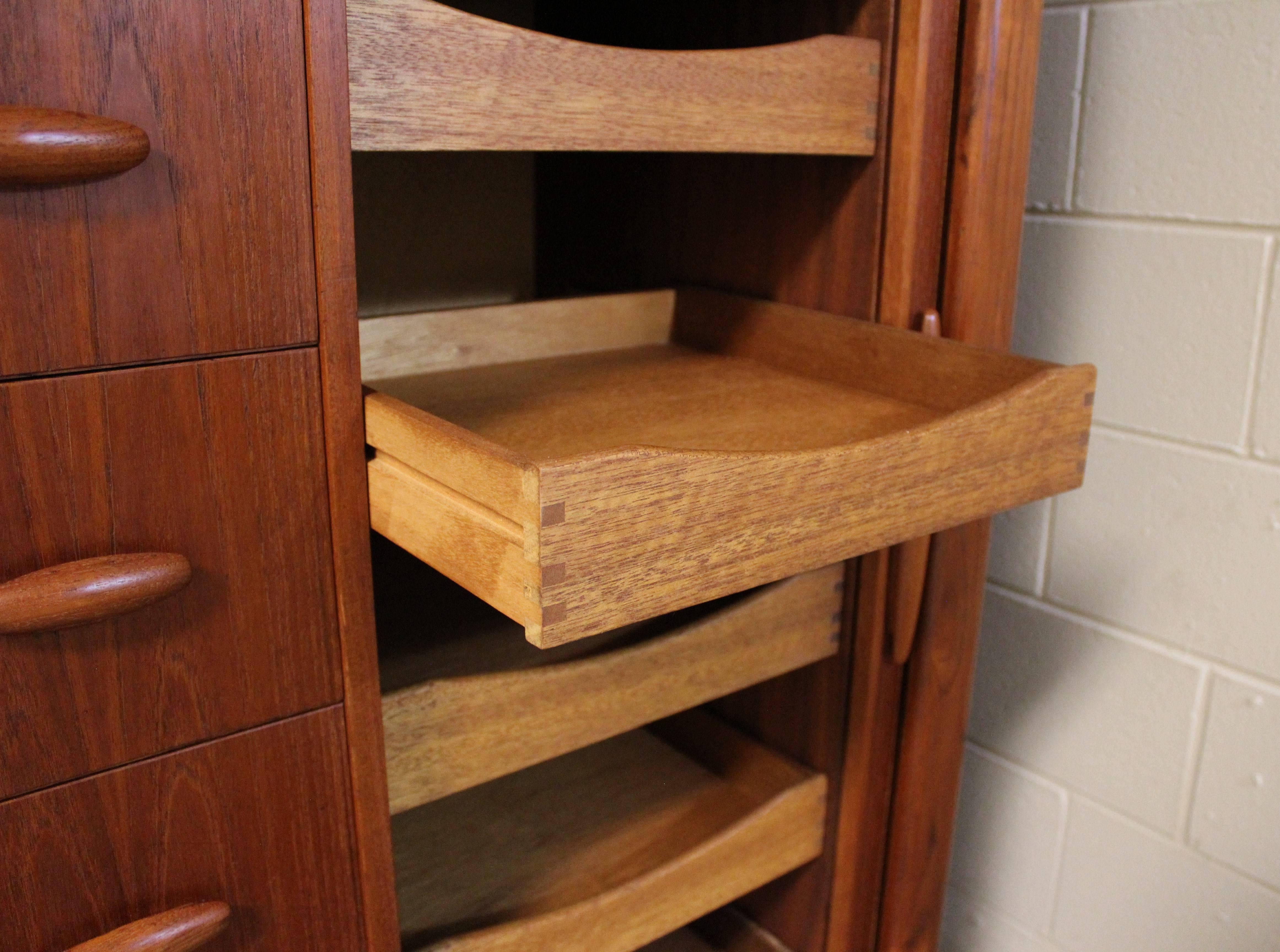 Danish Teak Gentleman's Chest/Dresser by Dyrlund In Good Condition In Hamilton, Ontario