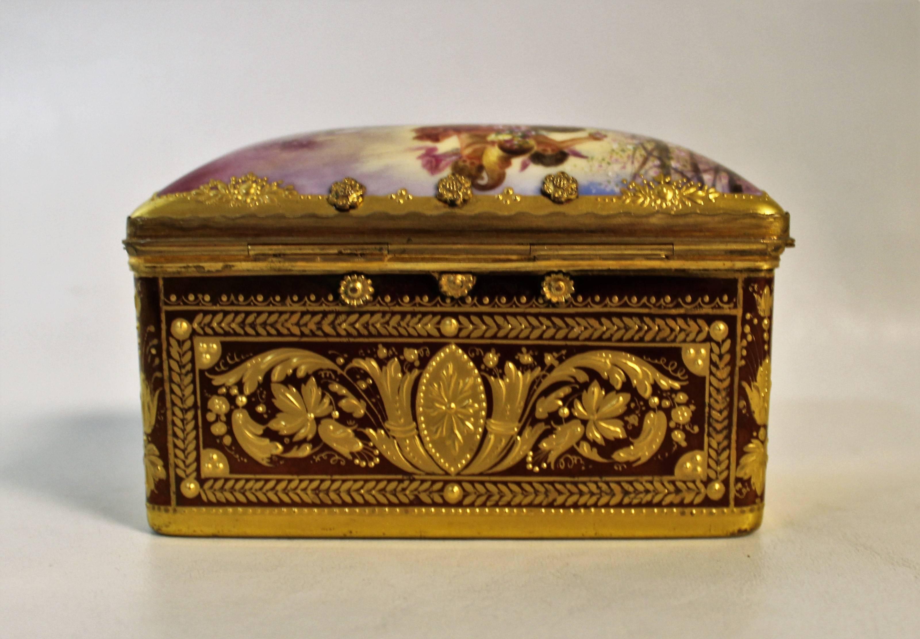 Porcelain Gilt Box Signed 'Wagner' In Good Condition For Sale In Hamilton, Ontario