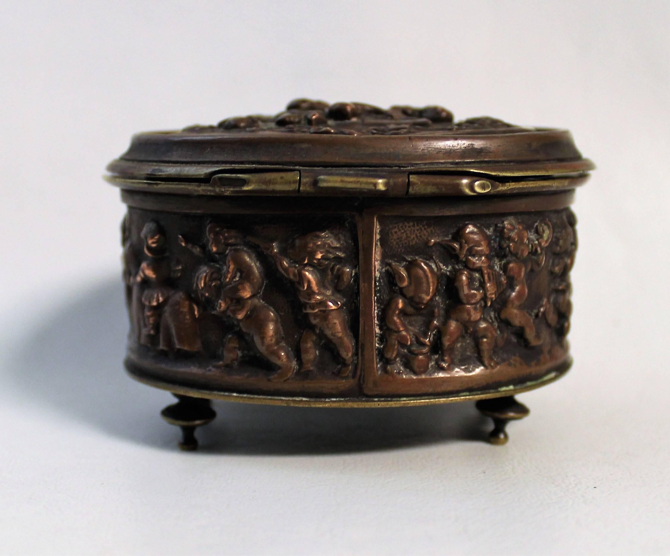Dekorative Schachtel aus Bronze des 19. Jahrhunderts mit Putten im Zustand „Gut“ im Angebot in Hamilton, Ontario