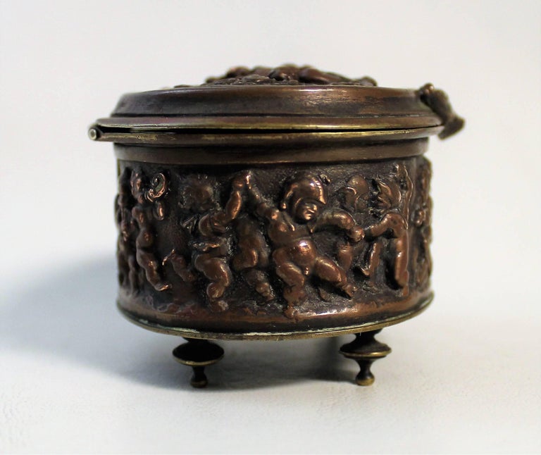 Baroque Revival 19th Century Bronze Decorative Box with Putti For Sale