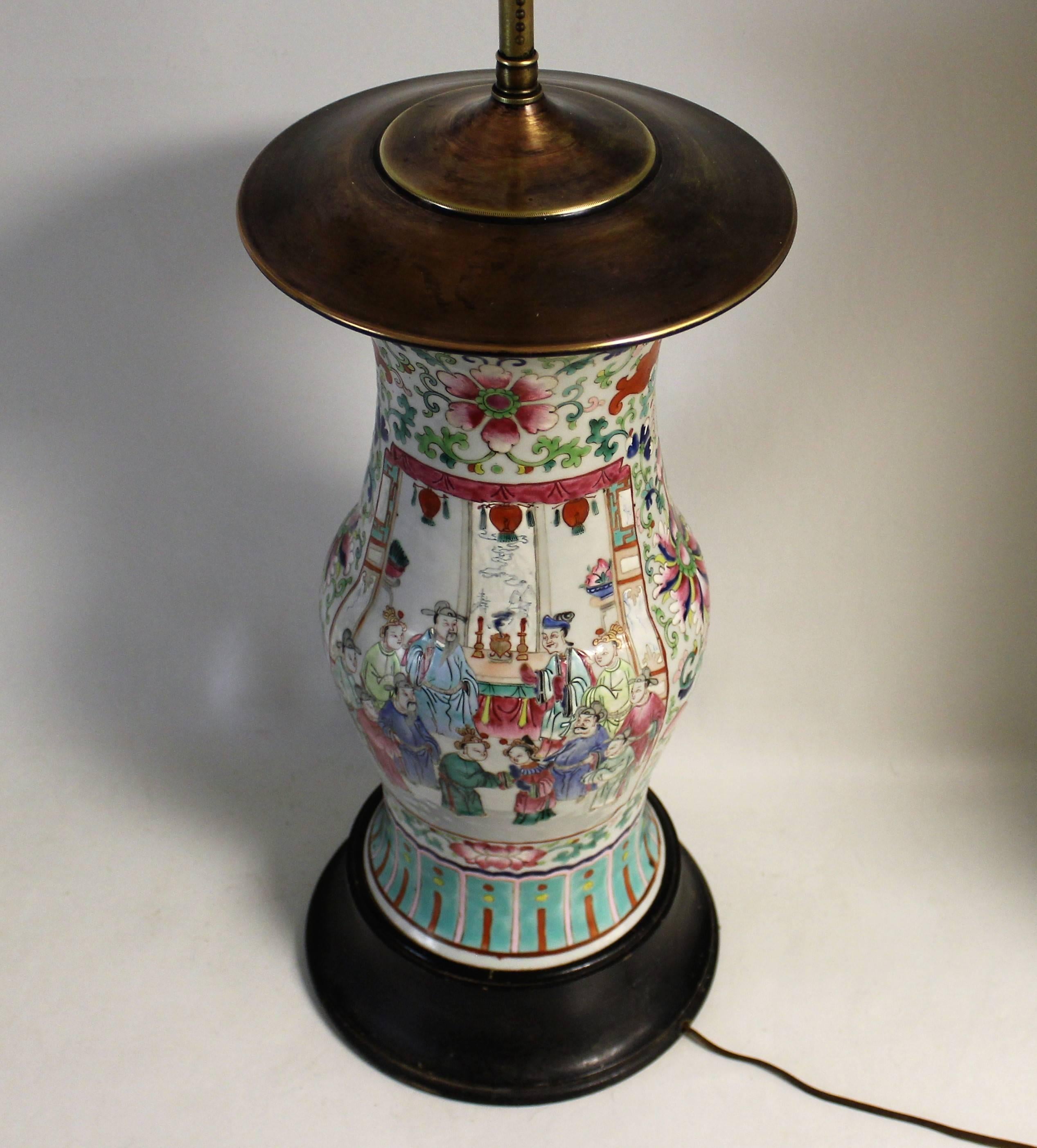 Début du 20e siècle, lampe en porcelaine chinoise.