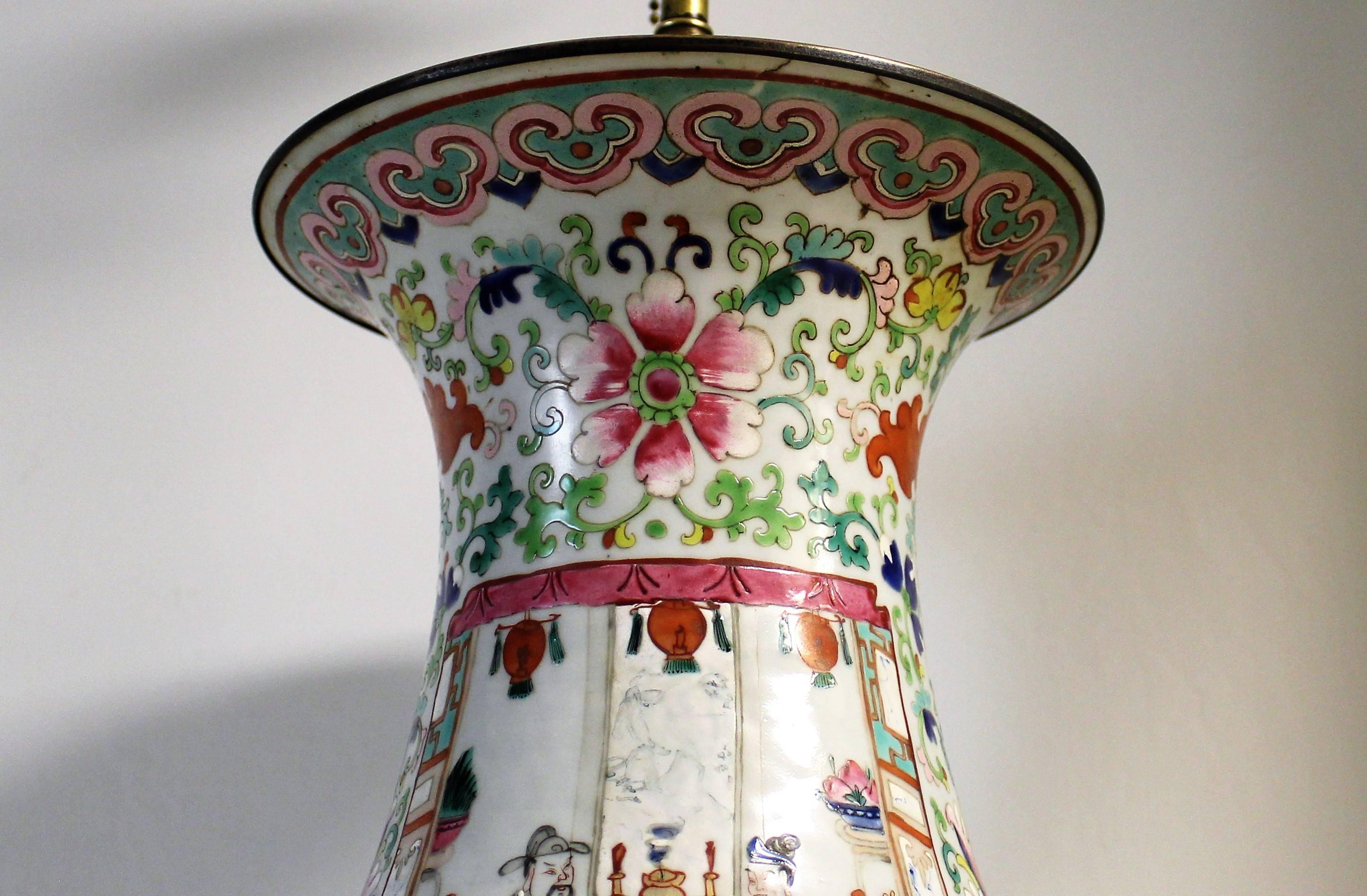 Early 20th Century, Chinese Porcelain Lamp For Sale 1