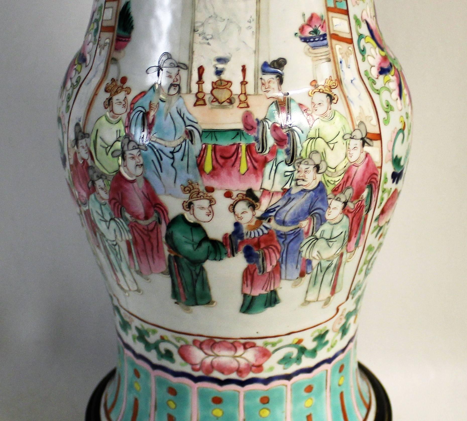 Chinois Lampe en porcelaine de Chine du début du XXe siècle en vente