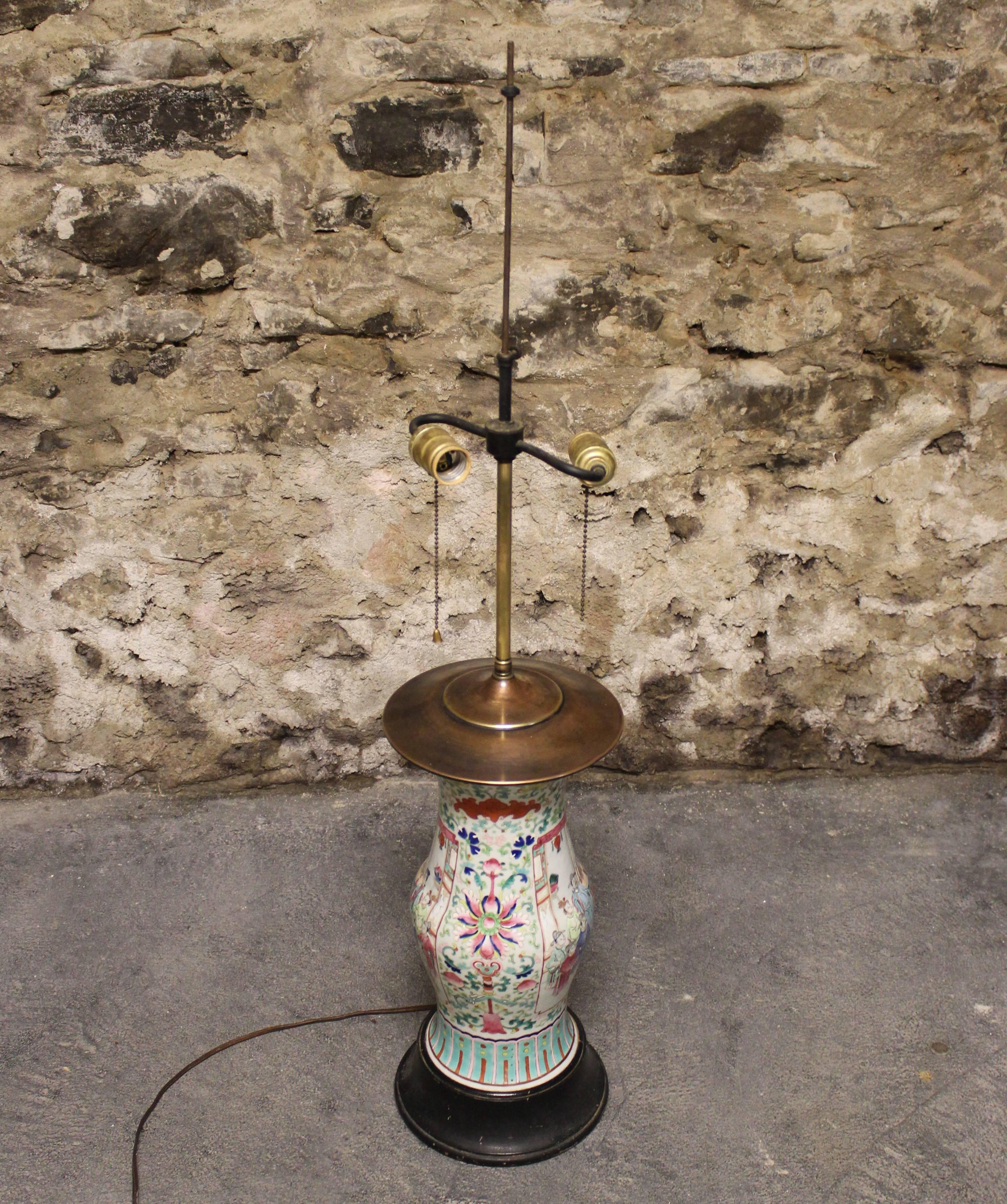 Early 20th Century, Chinese Porcelain Lamp For Sale 3