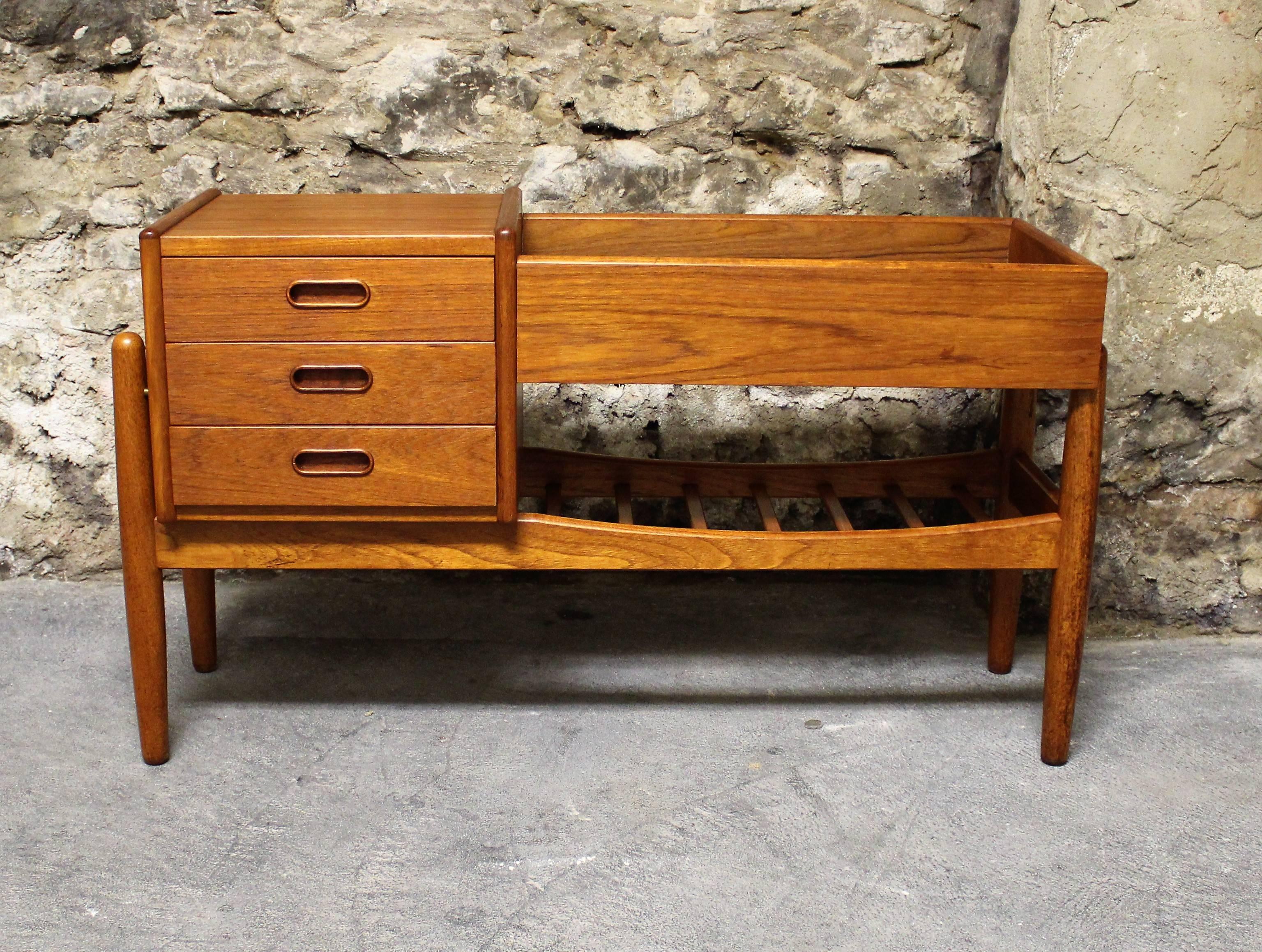 Unique planter in teak featuring three drawers with inset handles and a slatted magazine shelf. Designed by Arne Wahl Iversen.

Scandinavian Modern / Mid-Century Modern.