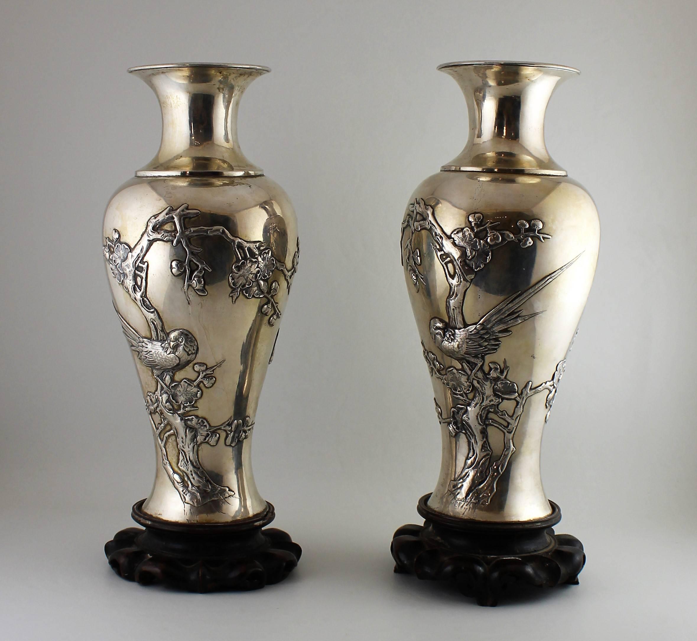 Pair of 19th Century Chinese Pao Kuang 'Canton' Silver Vases In Good Condition In Hamilton, Ontario