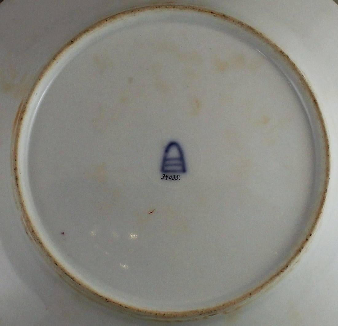 XIXe siècle Assiette de présentation en porcelaine de style royal viennois en vente