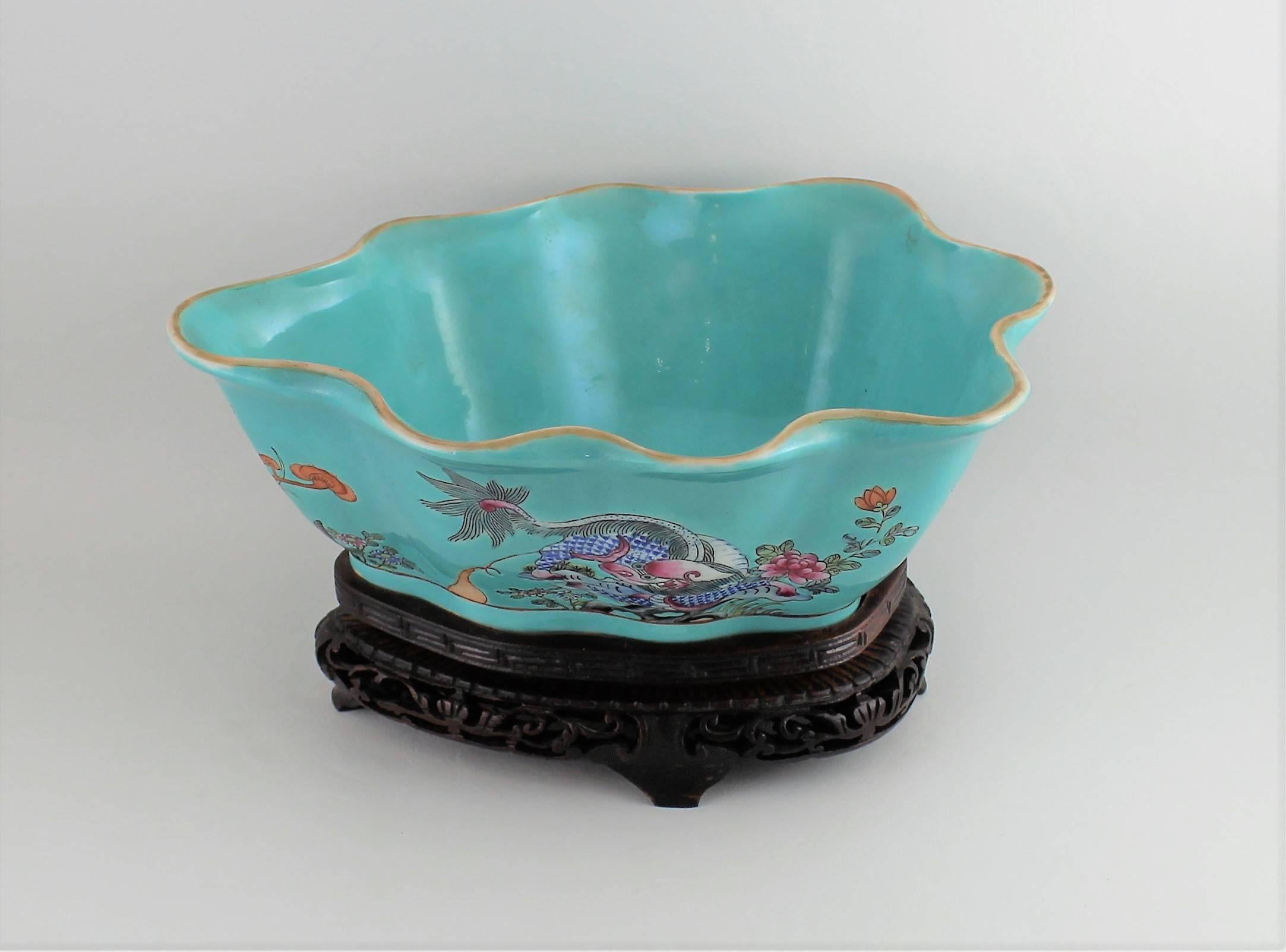 Early 20th Century Pair of Chinese Porcelain Bowls on Stands