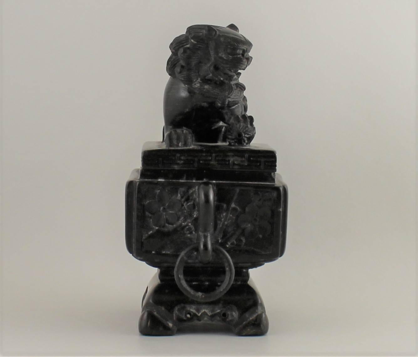 Boîte chinoise sculptée en stéatite Bon état - En vente à Hamilton, Ontario