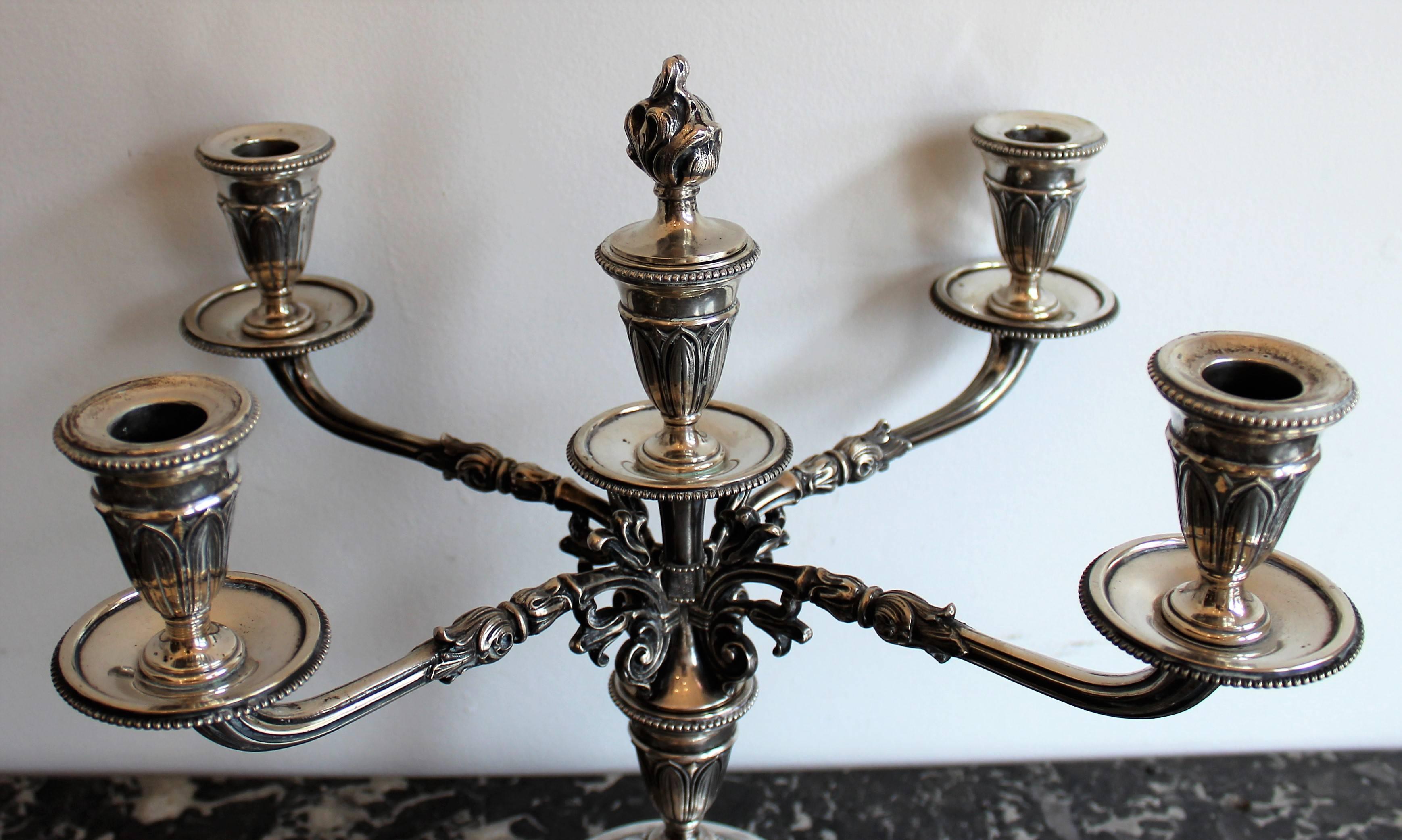 Europeo Coppia di candelabri in argento continentale del XIX secolo in vendita