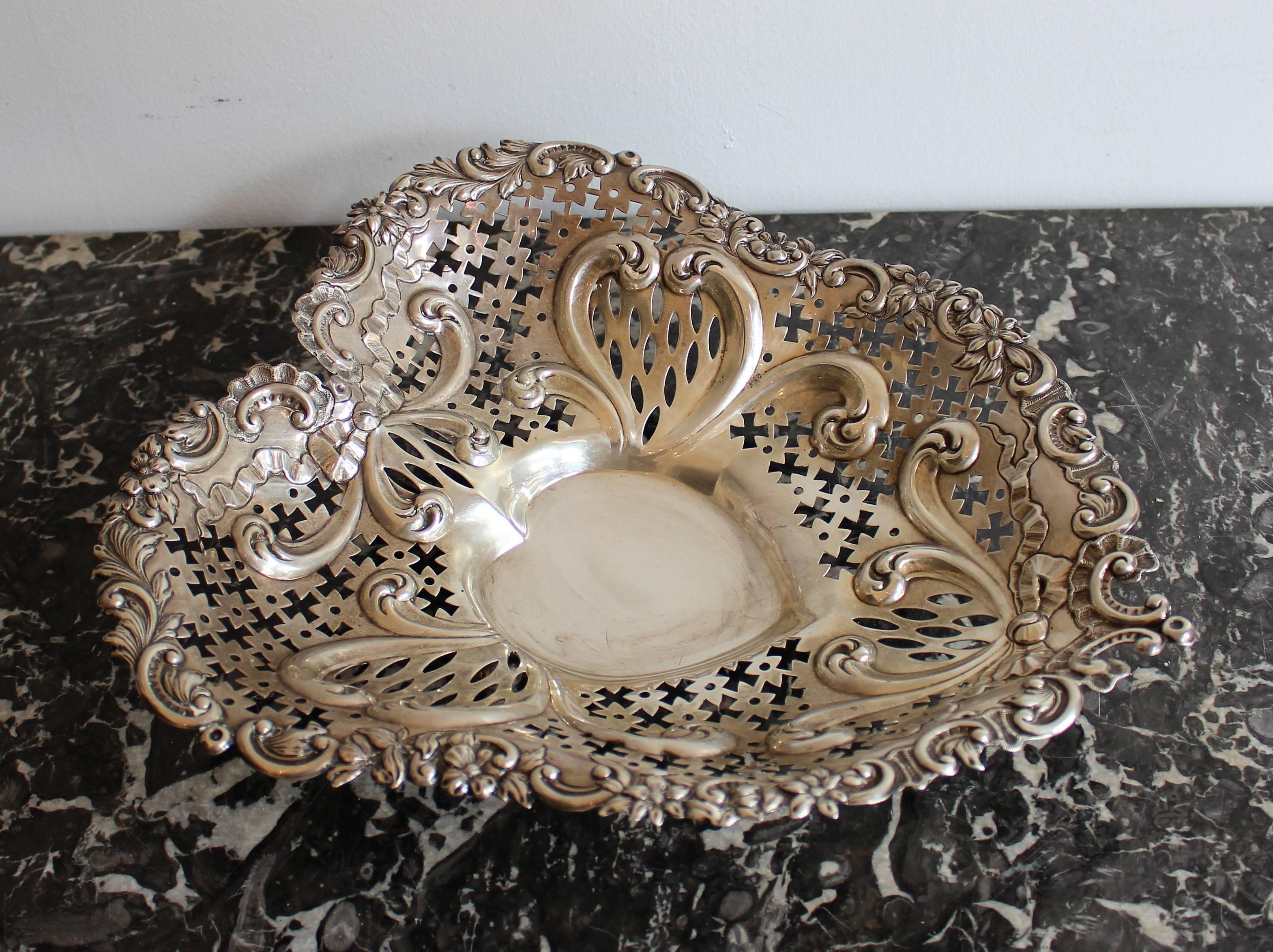Cesta perforada Gorham de plata de ley con forma de corazón en Bueno estado para la venta en Hamilton, Ontario