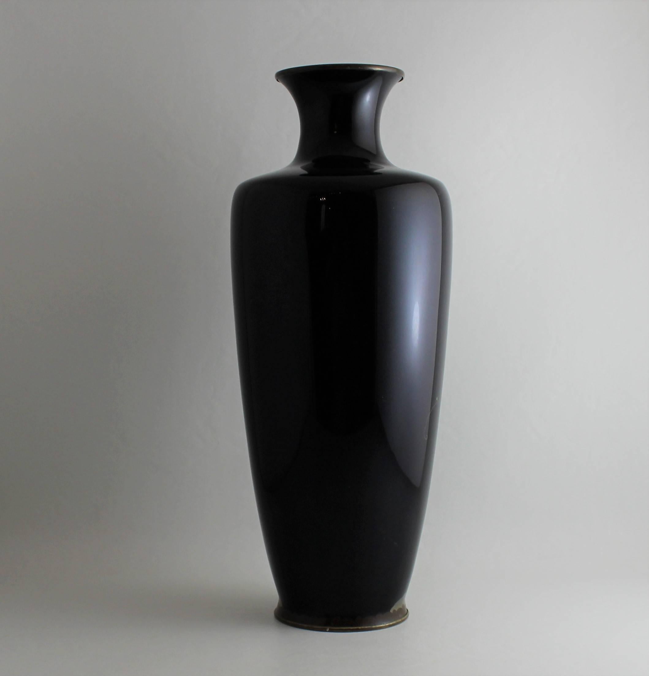 Japanese Meiji Period Cloisonne Vase In Good Condition In Hamilton, Ontario