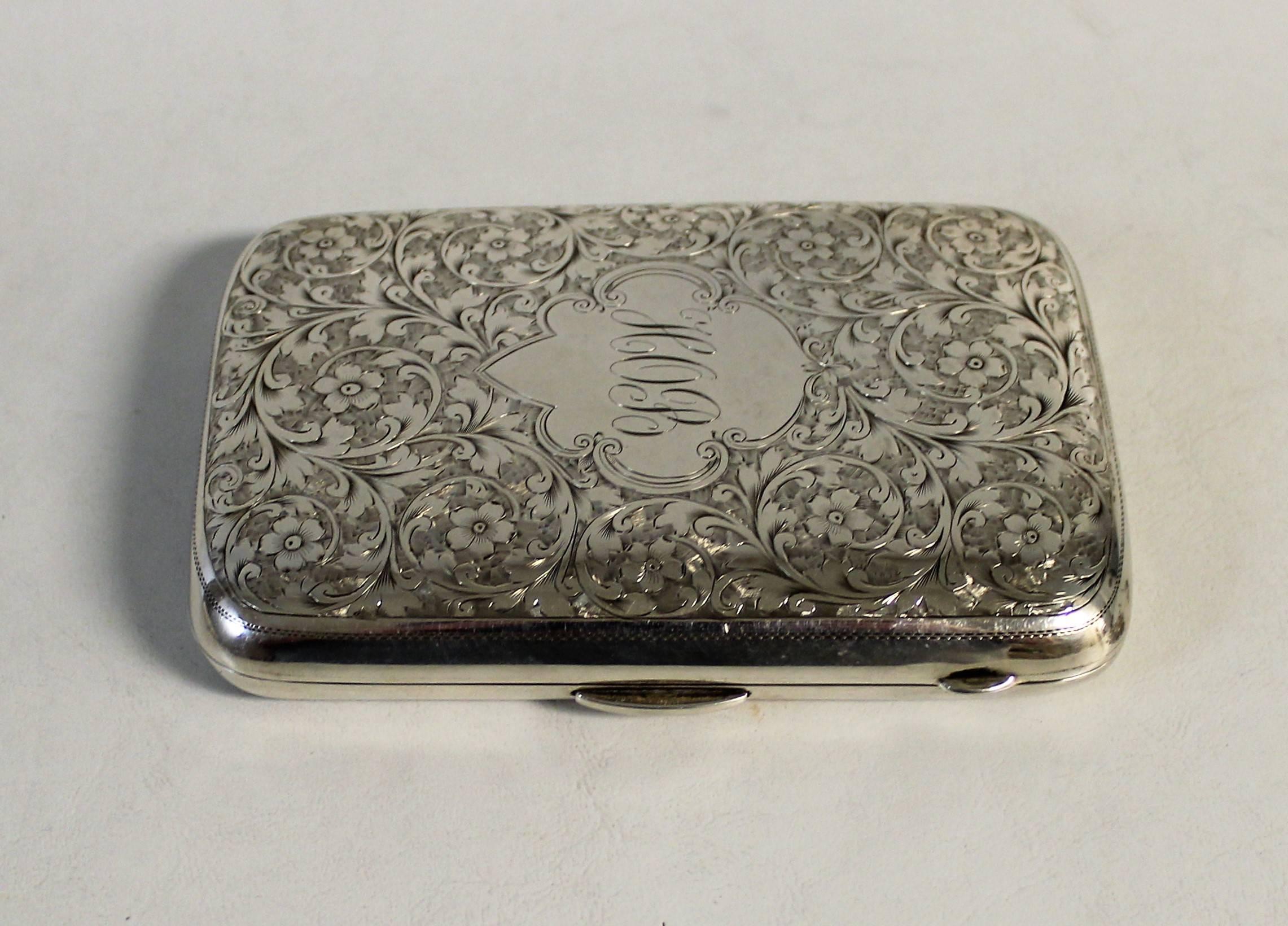 Portasigarette in argento sterling Colen Hewer Cheshire.
 