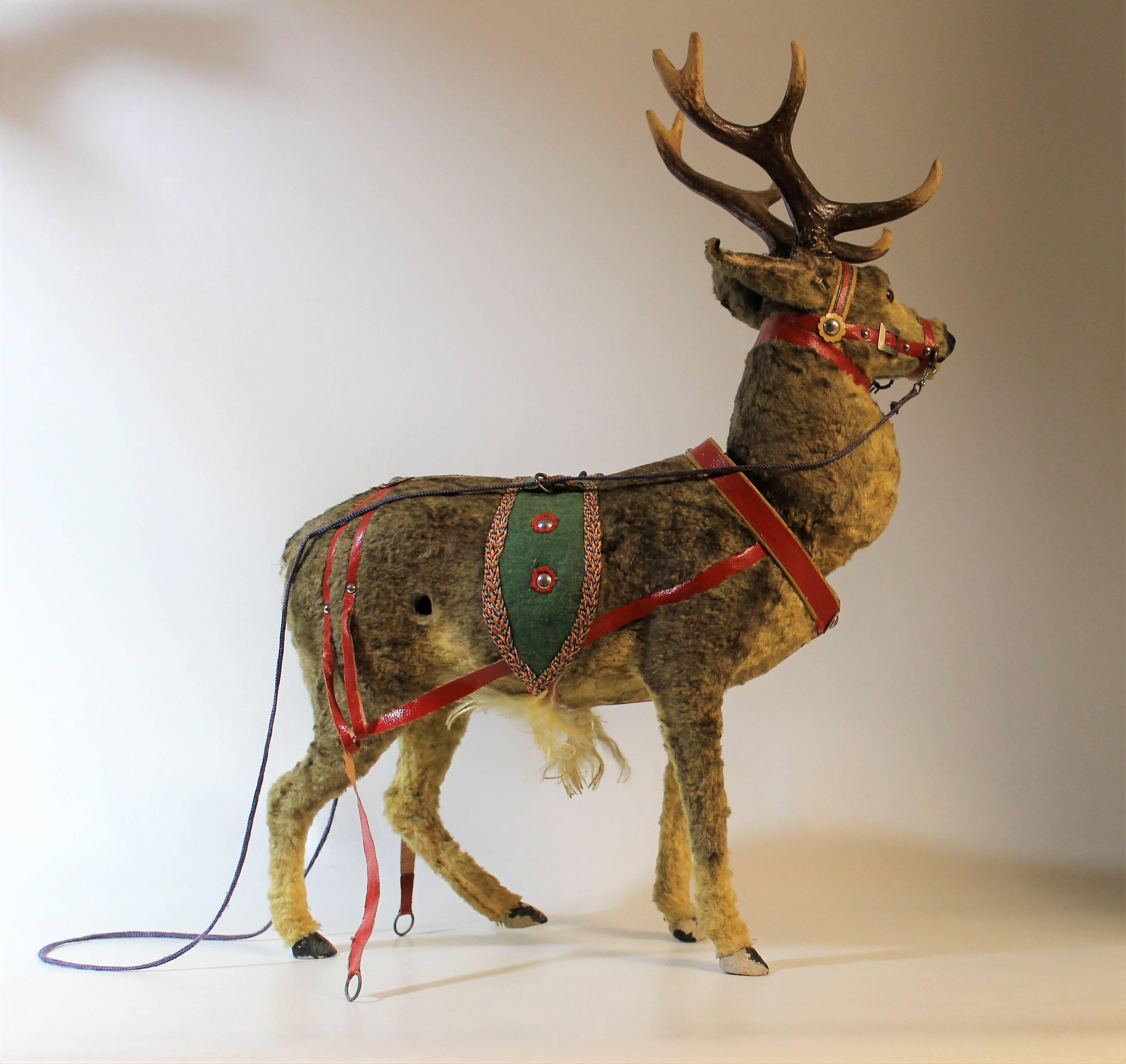 Early 20th Century German Clockwork Toy Reindeer In Good Condition In Hamilton, Ontario