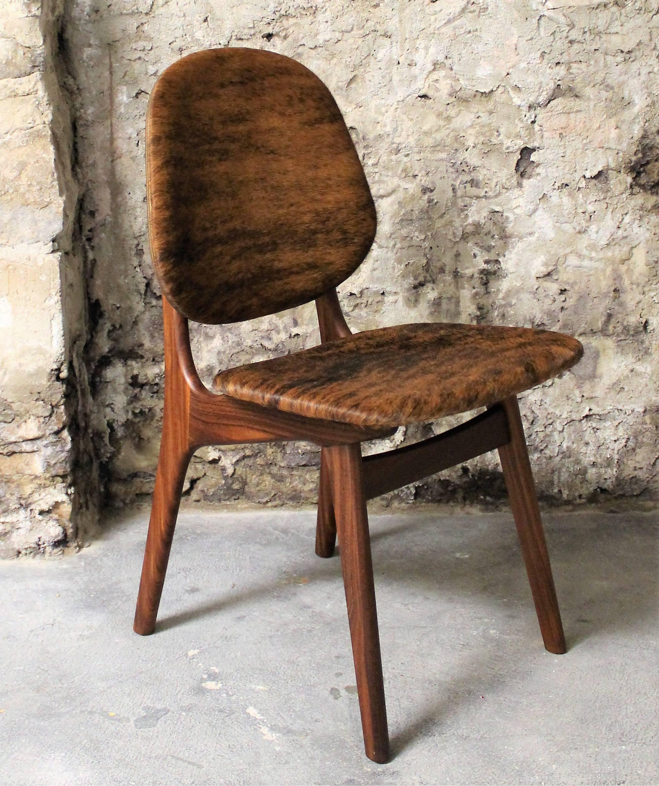 Arne Hovmand-Olsen set of for Danish teak dining chairs in cowhide upholstery.

Scandinavian Modern / Mid-Century Modern.