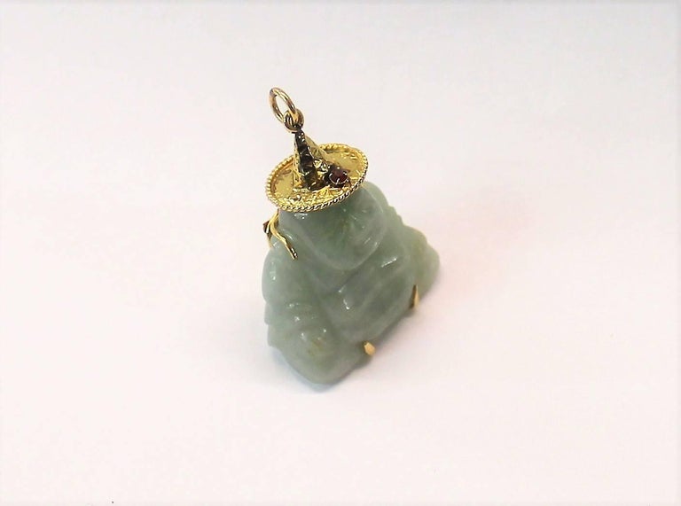   Chinese 14-Karat Gold and Jade Buddha Necklace Pendant with Ruby In Excellent Condition For Sale In Hamilton, Ontario