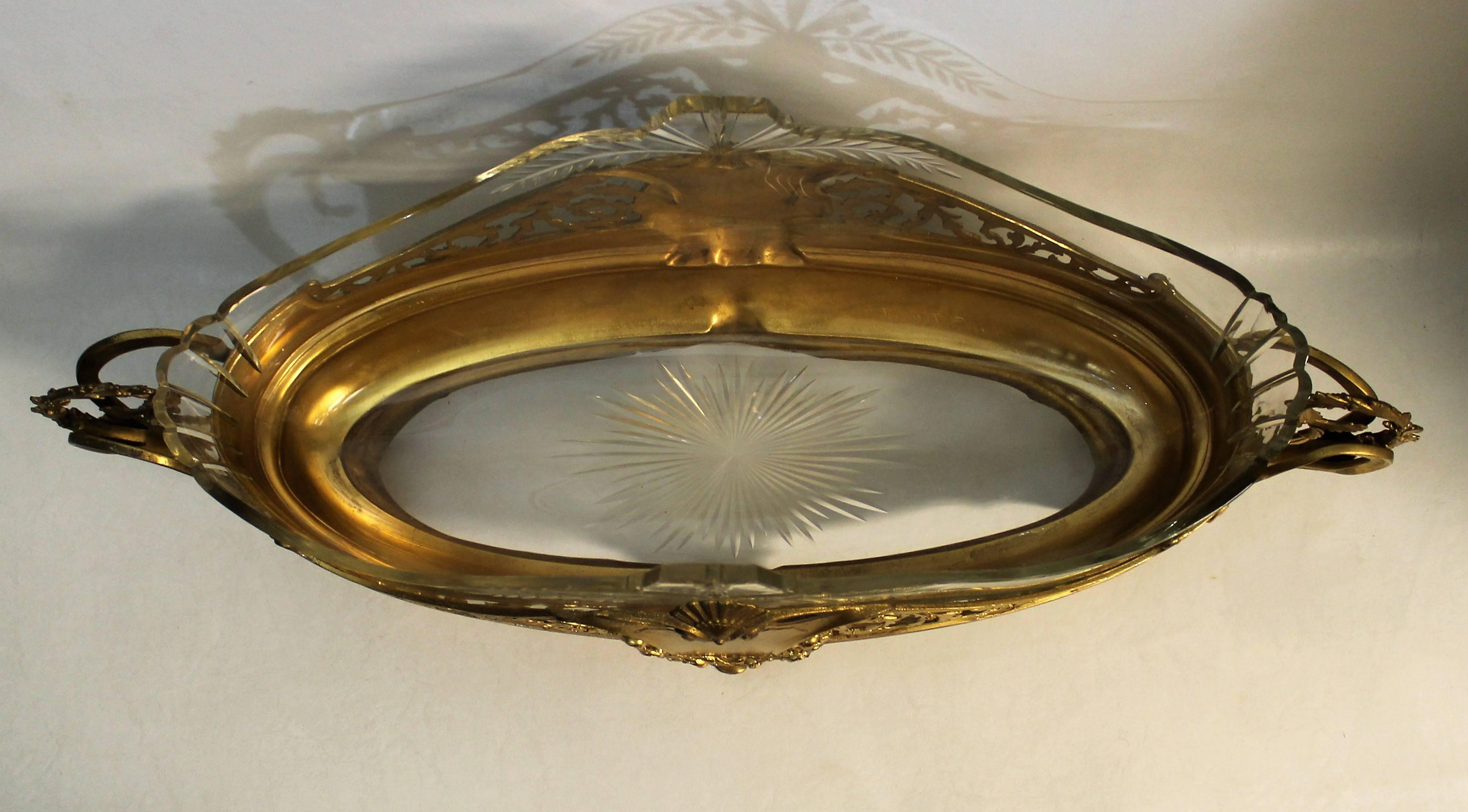 19th Century Gilt Centrepiece with Cut-Glass Insert In Good Condition For Sale In Hamilton, Ontario