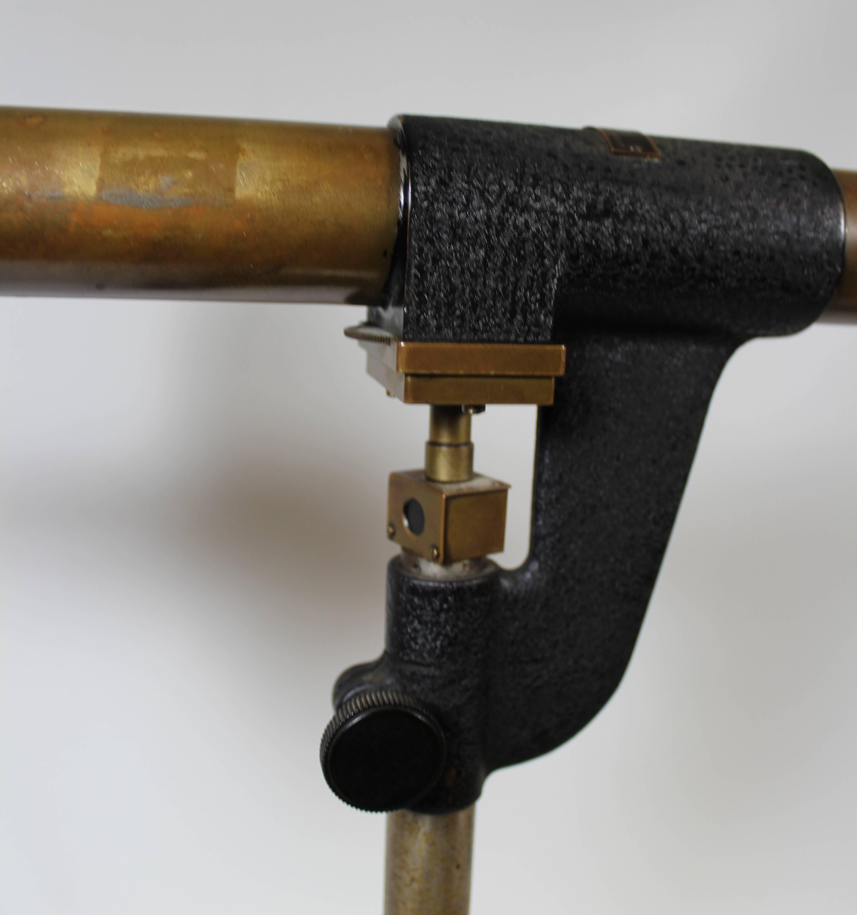 Gaertner Spectroscope, 1930s Scientific Instrument In Good Condition For Sale In Hamilton, Ontario