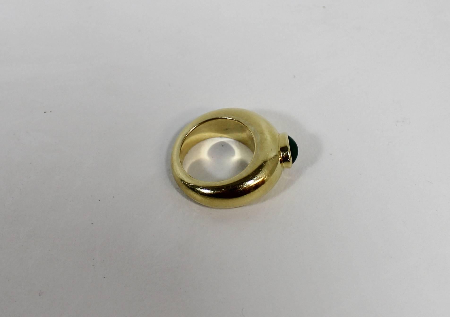 Ladies 18-Karat Gold Ring with Cabachon Emerald In Good Condition In Hamilton, Ontario