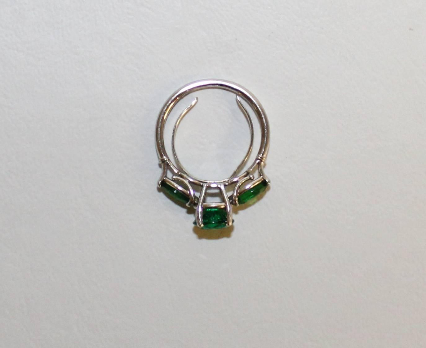 Ladies Platinum Ring Set with Synthetic Emeralds In Good Condition For Sale In Hamilton, Ontario