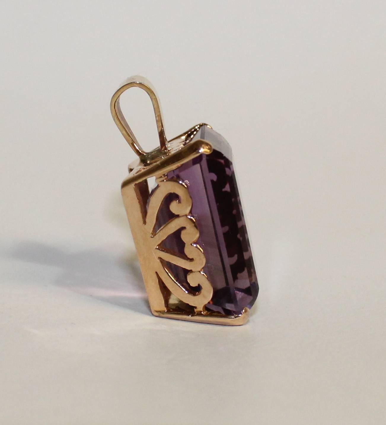 14-karat gold and amethyst ladies necklace pendant.

Ladies rose gold and emerald cut amethyst pendant on handmade decorative gallery setting. Amethyst measures: 2.1 cm x 1.6 cm.

Free shipping within the United States and Canada.