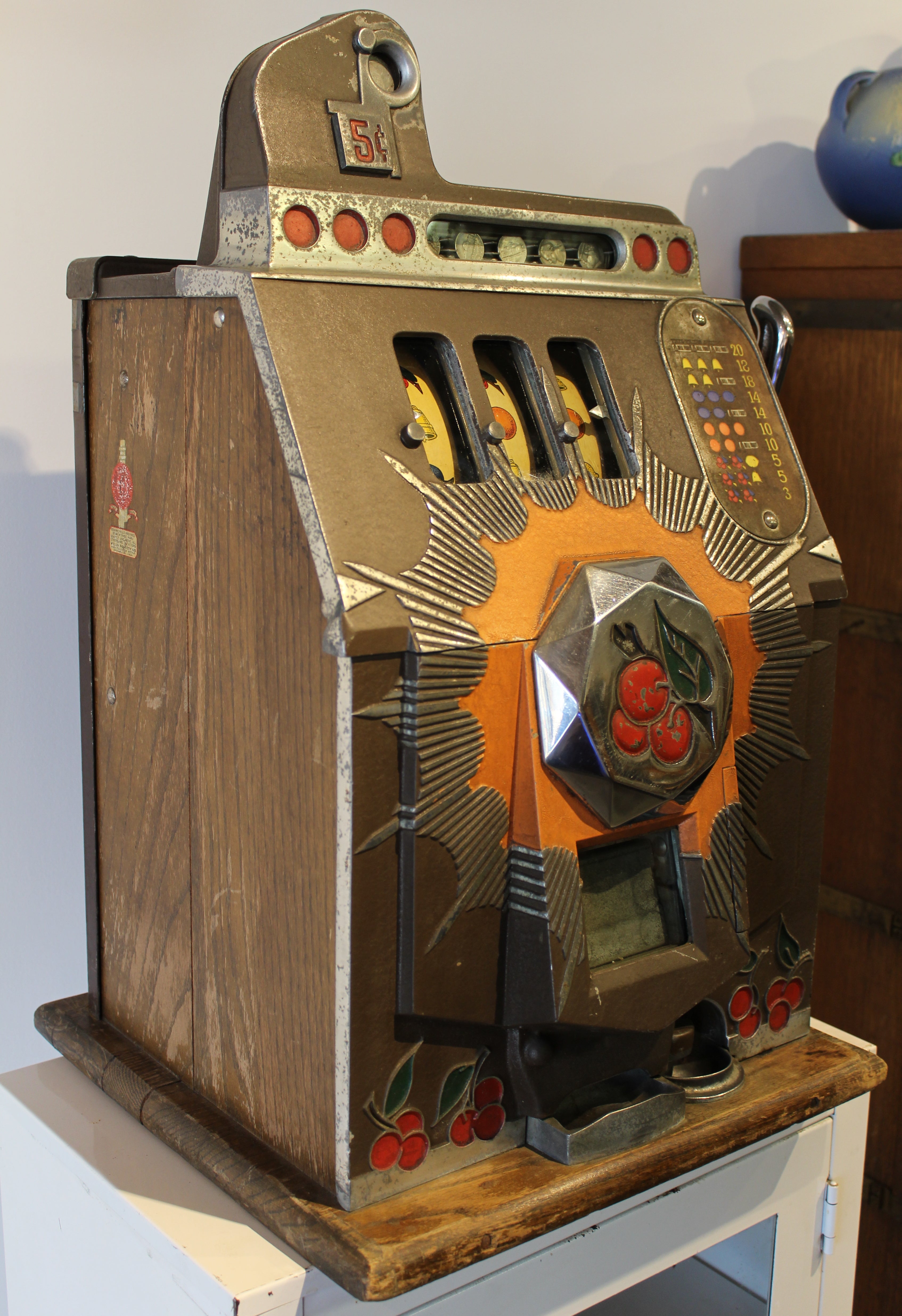 Art deco slot machines