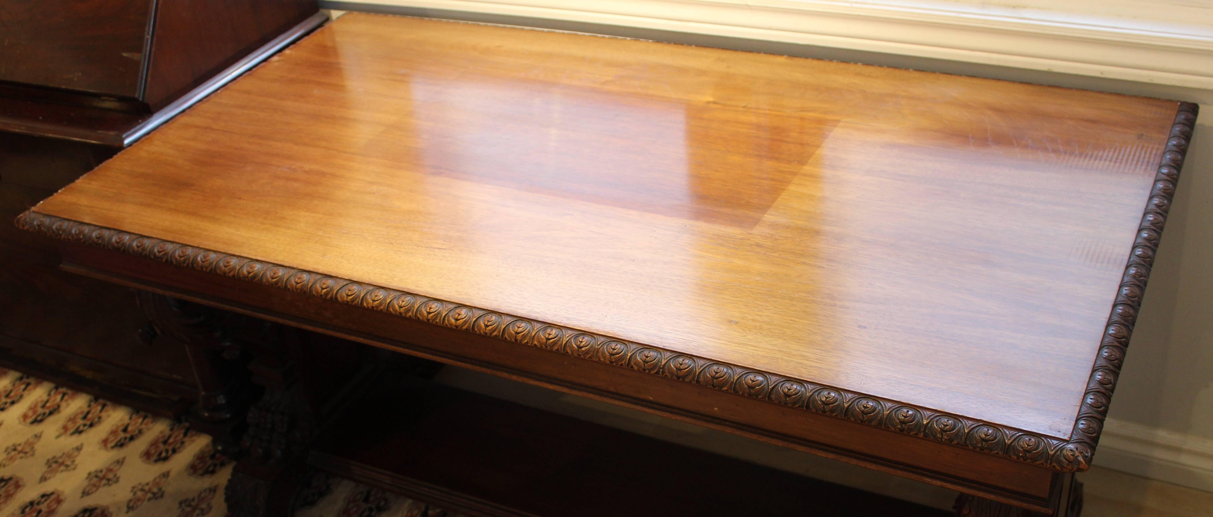 19th Century Gothic Revival Scottish Library Table or Desk In Good Condition In Hamilton, Ontario