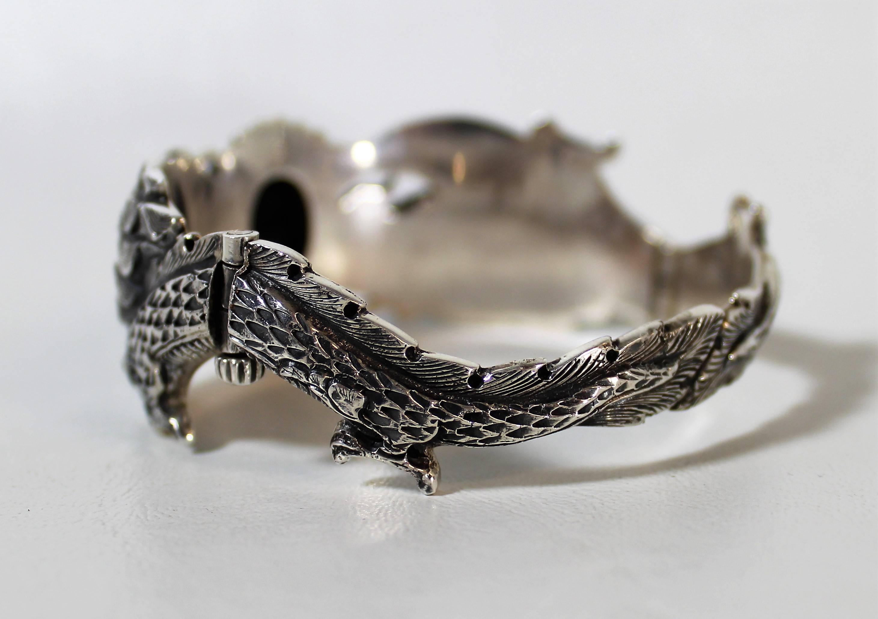 Bracelet dragon népalais en argent sterling et onyx Bon état - En vente à Hamilton, Ontario