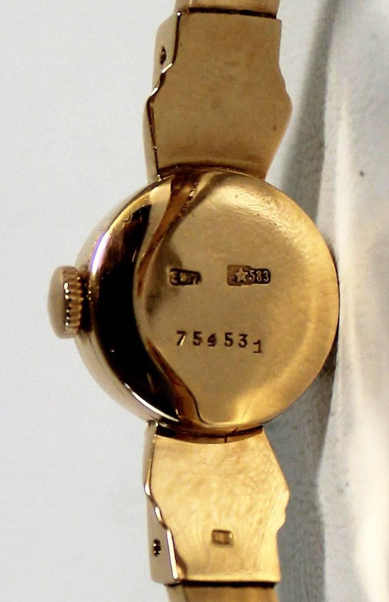 14-carat Gold Russian Haupu Ladies Hunter Watch with Rubies In Good Condition In Hamilton, Ontario