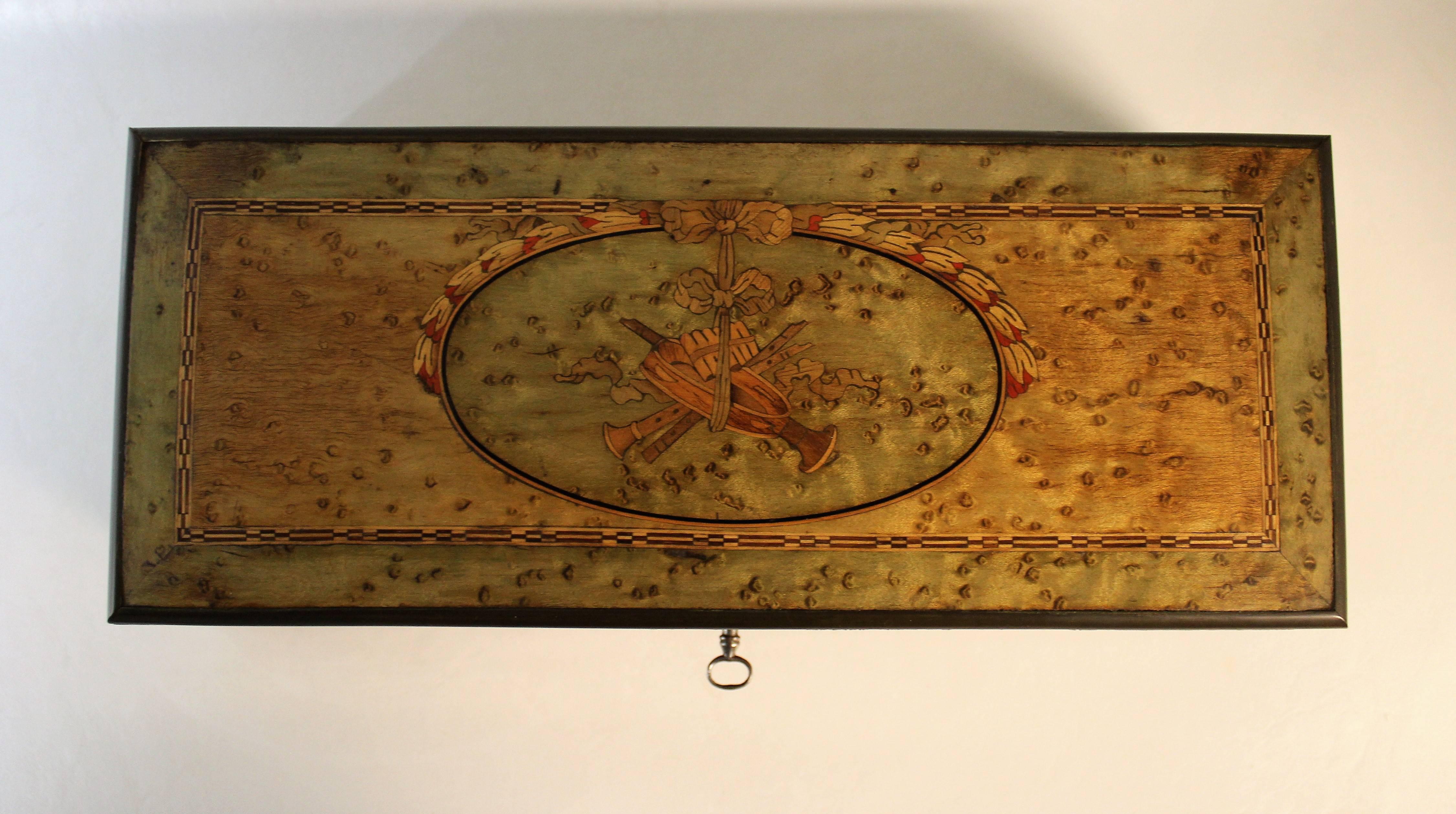 English Birds Eye Maple Inlaid Box with Musical Instrument Theme In Good Condition In Hamilton, Ontario