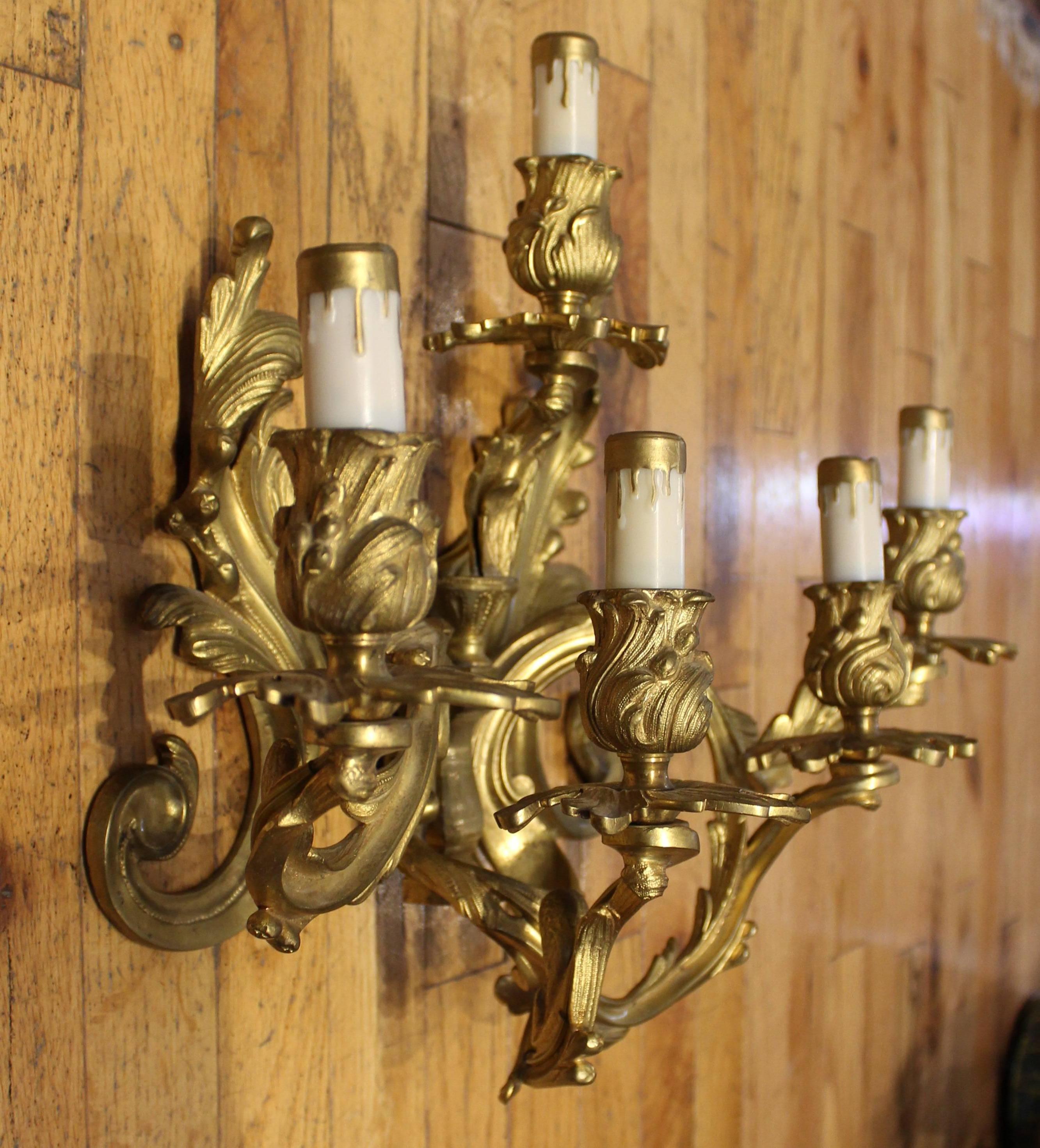 Pair of Louis XVI Style Gilt Bronze Wall Sconces In Good Condition For Sale In Hamilton, Ontario