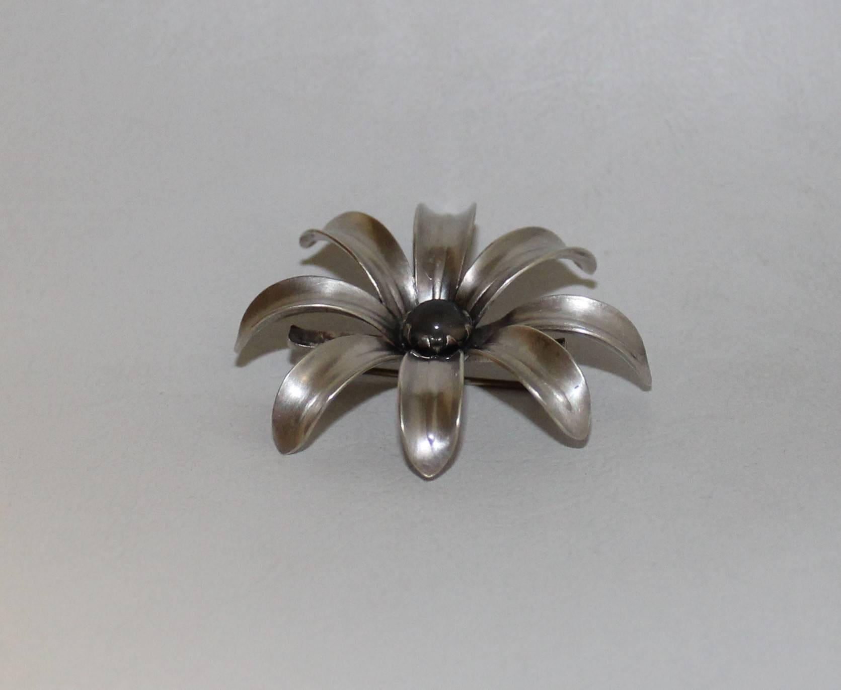 Borge Malling Jensen Danish Sterling Silver and Moonstone Modernist Brooch Pin In Good Condition In Hamilton, Ontario