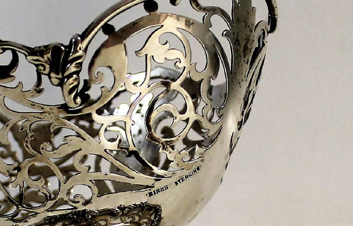 Cesta de plata de ley perforada Birks en venta 1