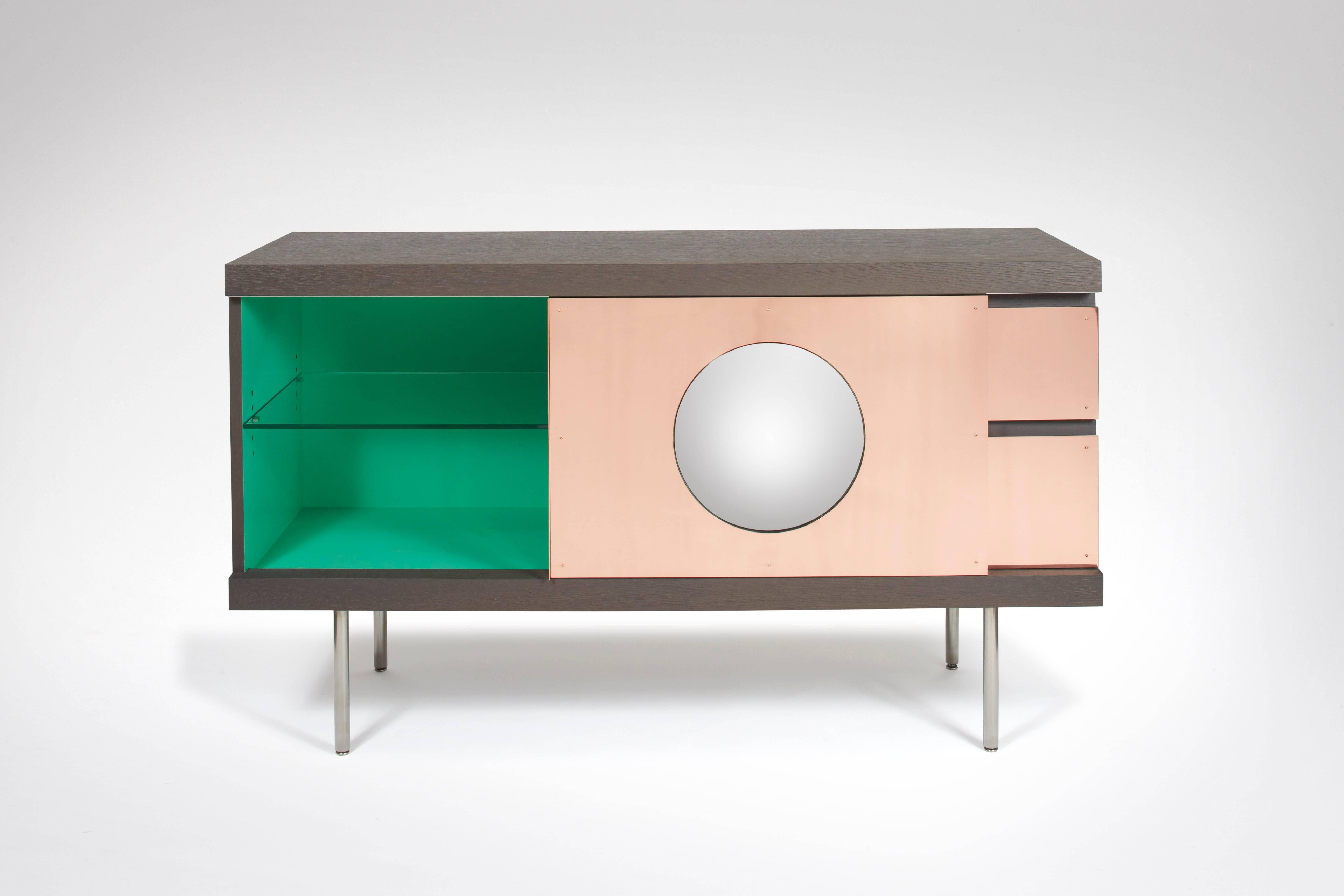 Alice.
Cat-Berro Edition 2016.
Sideboard.
One sliding door. Two drawers. Convex mirror.
Brushed stained oak. Red copper. Lacquer.
Measures: L 140 cm., H 81cm., D 48cm.
Edition of 12.