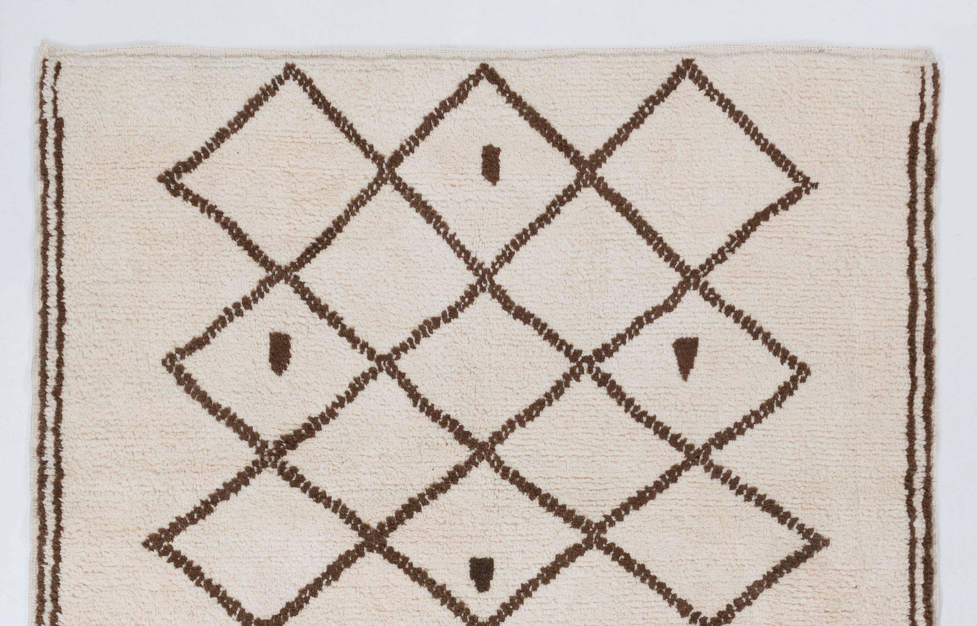 Scandinavian Modern 6.3x6.3 Ft Moroccan Berber Rug. 100% Natural Wool. Lattice Design Shaggy Carpet For Sale