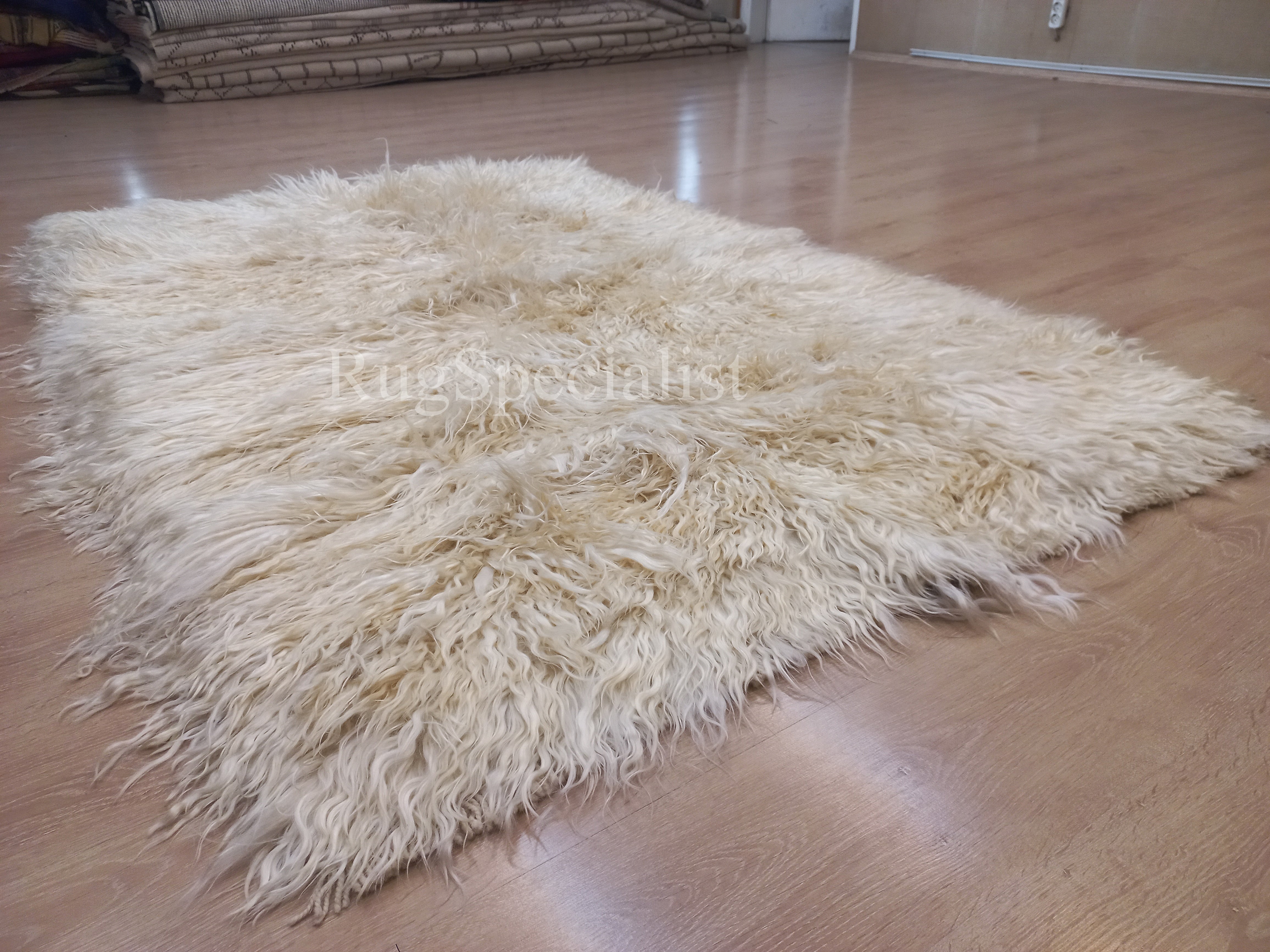 Alfombra Shag Pile Mohair. De lana de mohair natural sin teñir. Opciones personalizadas disponibles. en venta