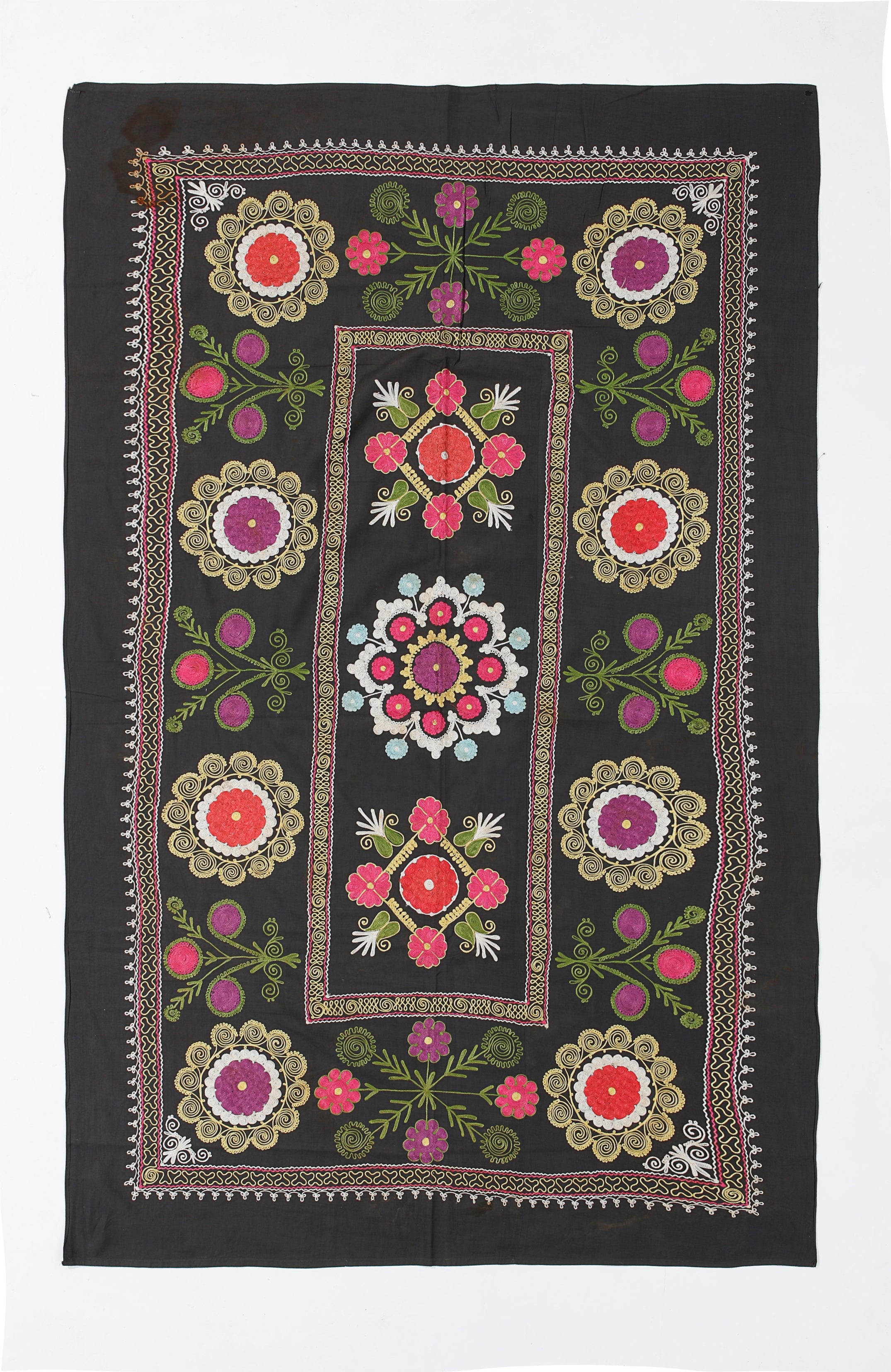 4x6.3 Ft Uzbek Silk Embroidery Wall Hanging, Vintage Suzani Bed Cover in Black