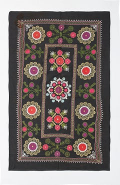 4x6.3 Ft Uzbek Silk Embroidery Wall Hanging, Vintage Suzani Bed Cover in Black