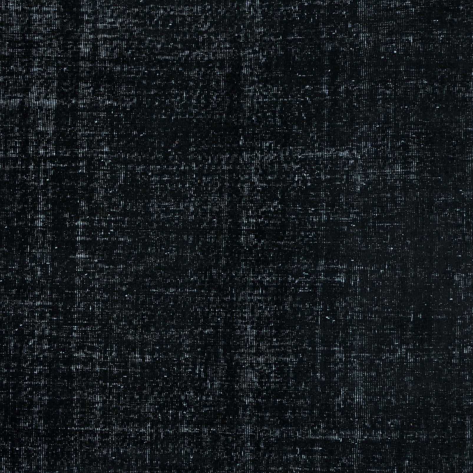 Tessuto a mano Tappeto in lana vintage 6.8x10 Ft sovratinto in nero, annodato a mano in Turchia in vendita