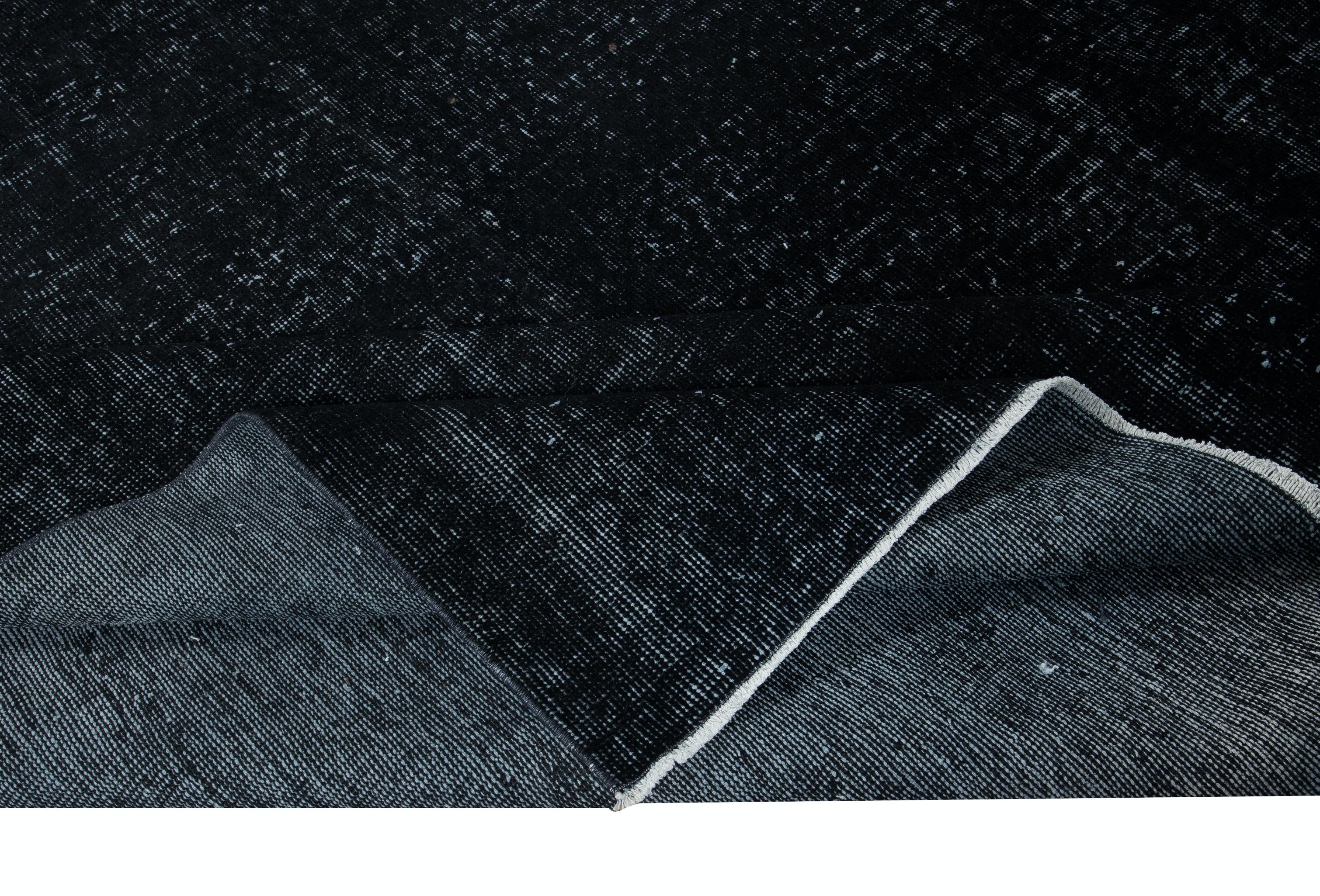 Moderno Tappeto in lana vintage 6.8x10 Ft sovratinto in nero, annodato a mano in Turchia in vendita