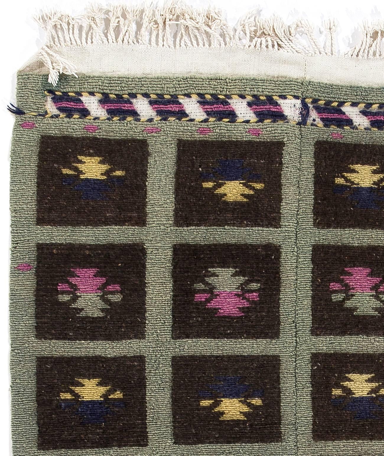 Turc Tapis Tulu vintage de 3,6 x 5,1 m. Pile de laine moelleuse. Unique en son genre.  en vente