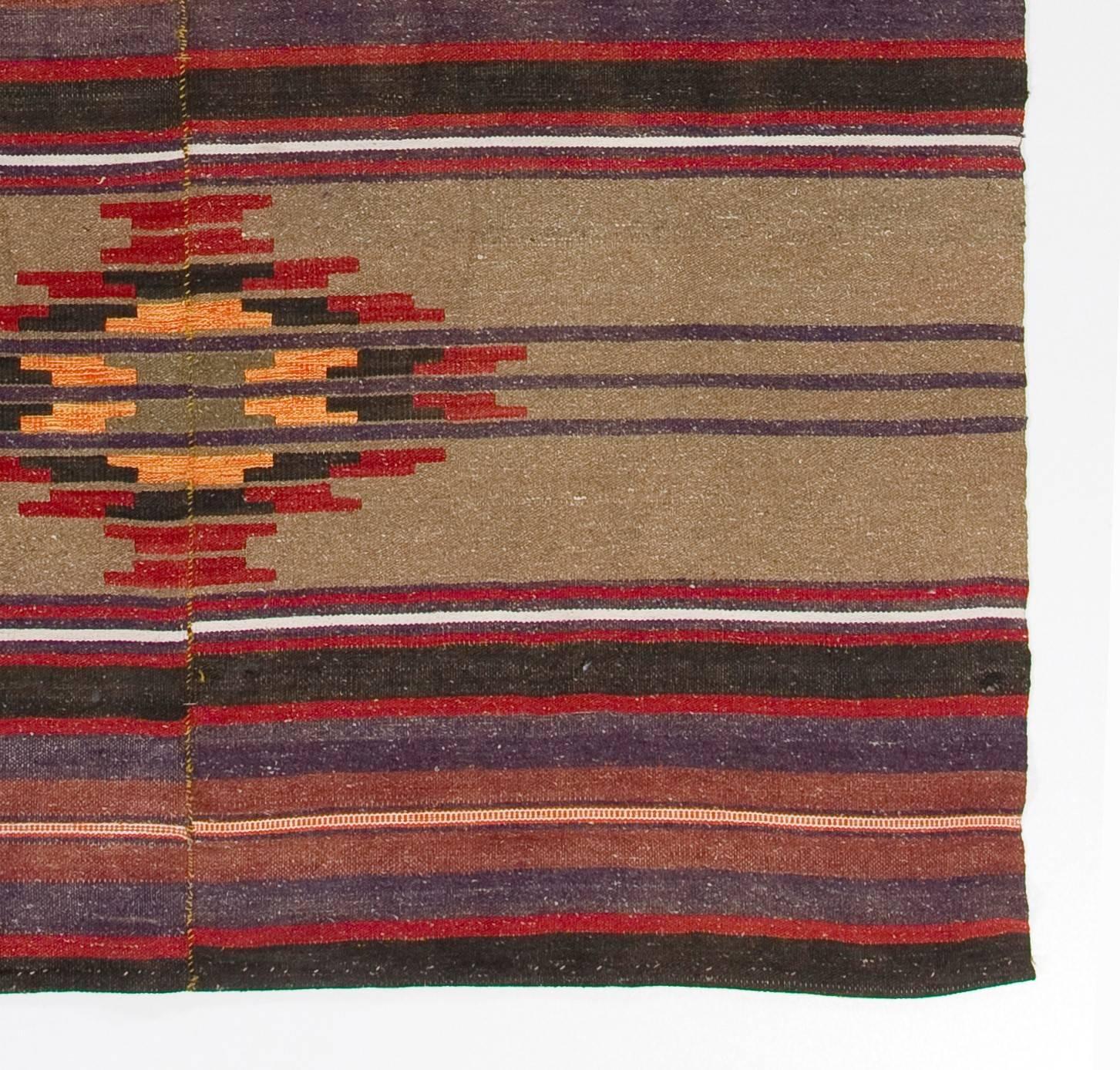 Vintage Geometric Anatolian Flat-Weave Kilim Rug. South Western Style. 100% Wool In Good Condition In Philadelphia, PA