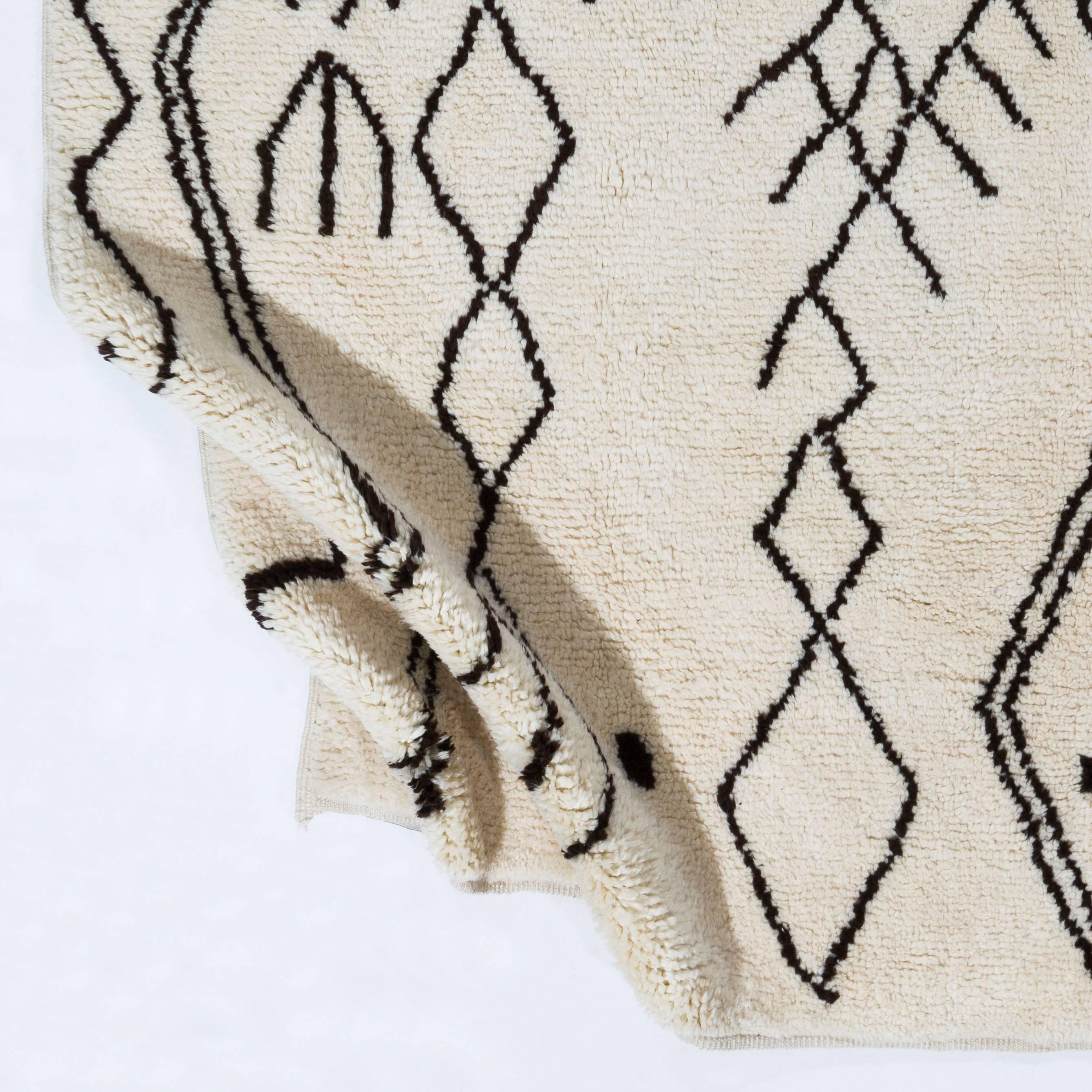 5x8 Fuß moderner marokkanischer Tulu-Teppich, 100 % Wolle, Beni Mrirt Teppich. Benutzerdefinierte Optionen Av (Skandinavische Moderne) im Angebot