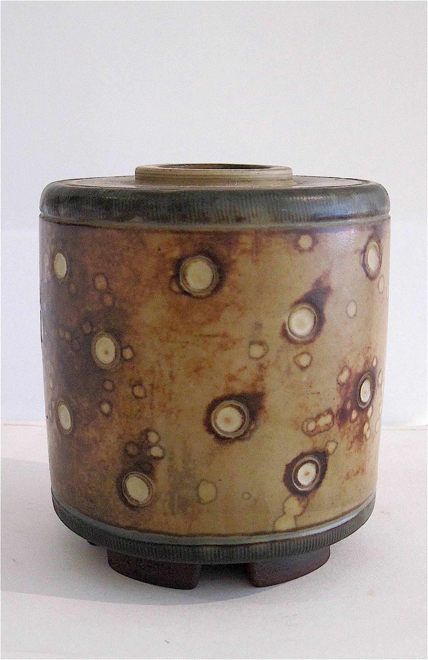 Excellent hand thrown Kage Farsta stoneware vase with matte finish yellow/ochre glaze and incised highlights. Hand signed and stamped, with label, as shown. The world renown Wilhelm Kage (1889 - 1960) was a Swedish artist, painter and ceramist. He