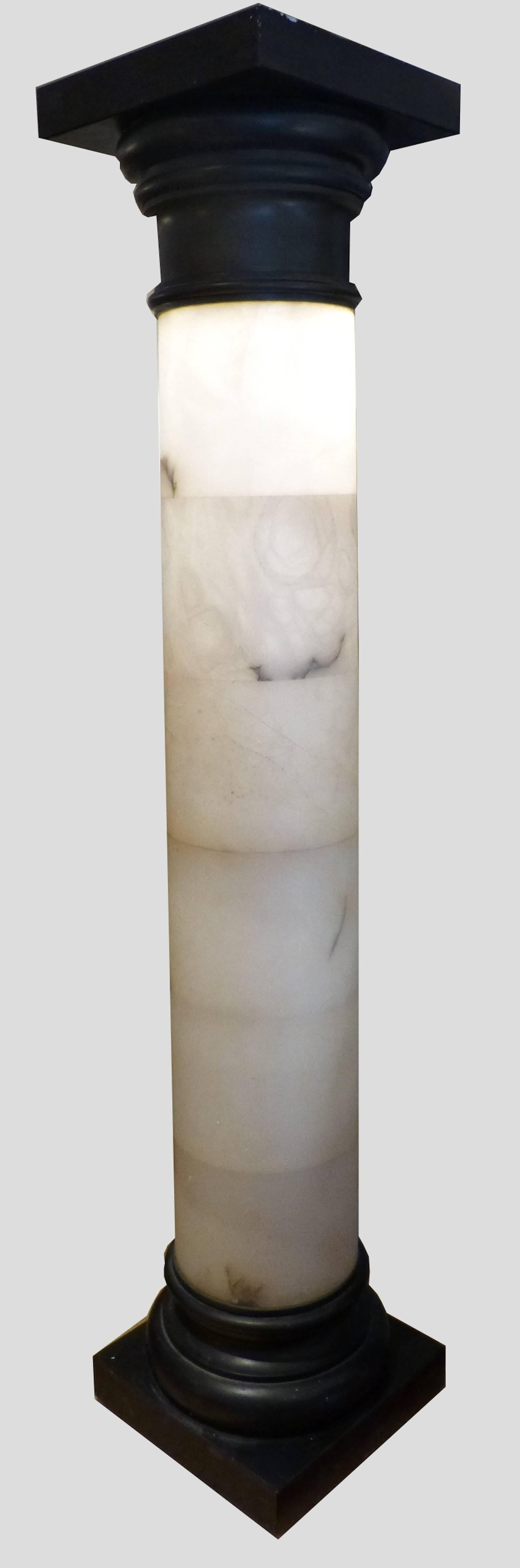 This decorative alabaster column is hollow so it's possible to put a light inside like in the second photo  
Very good condition and beautiful quality of the alabaster