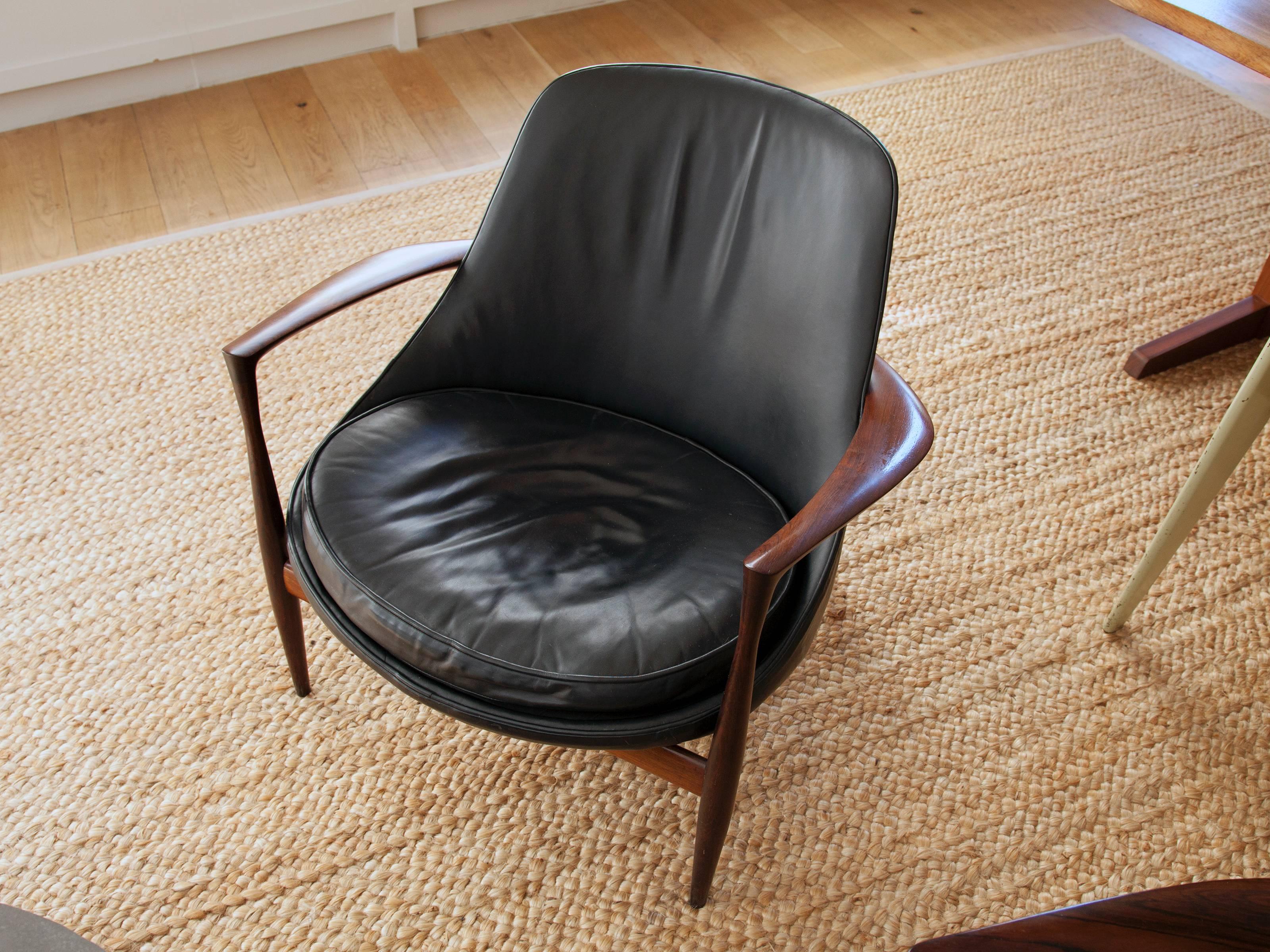 Exceptional Pair of Rosewood Elizabeth Chairs by Ib Kofod-Larsen In Excellent Condition In Brooklyn, NY