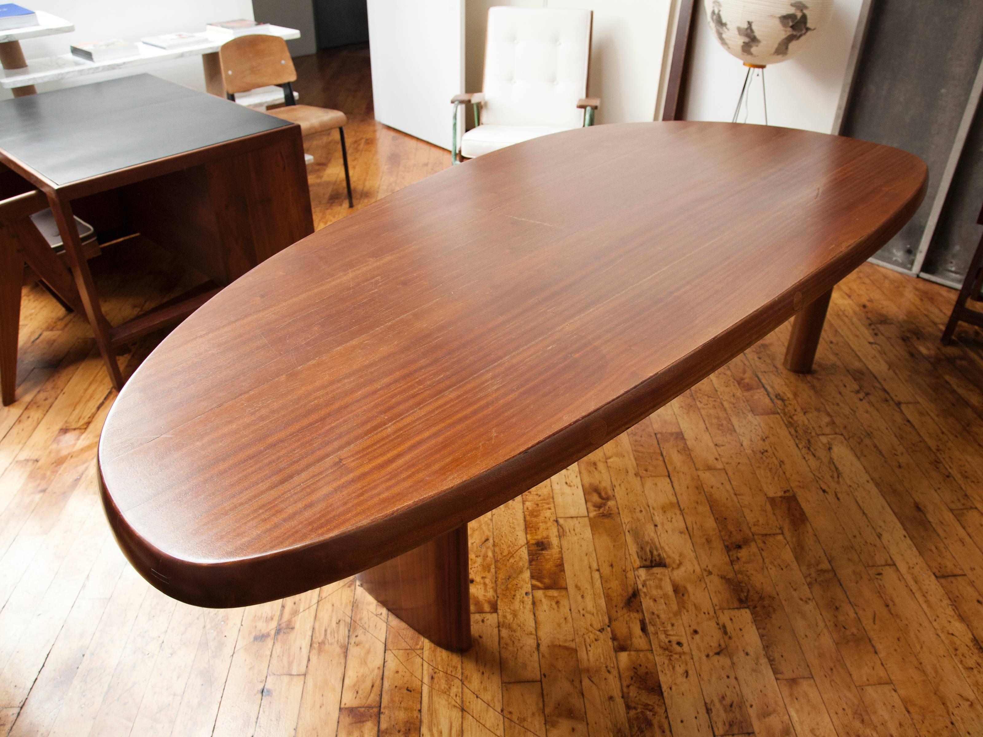 charlotte perriand table forme libre