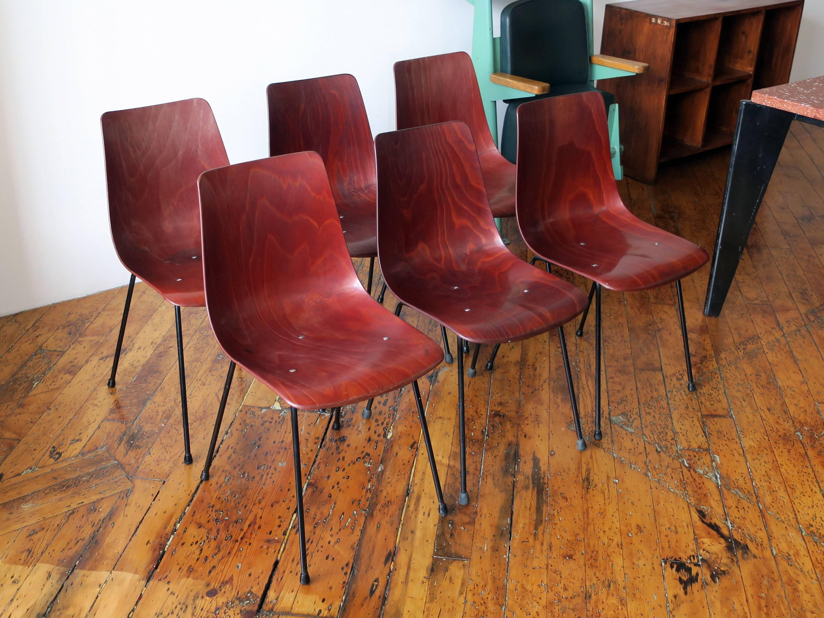 Set of six CM131 bakelized plywood dining chairs by Pierre Paulin for Thonet, manufactured by Thonet, circa 1954. This design rarely surfaces on the market. Excellent vintage condition.