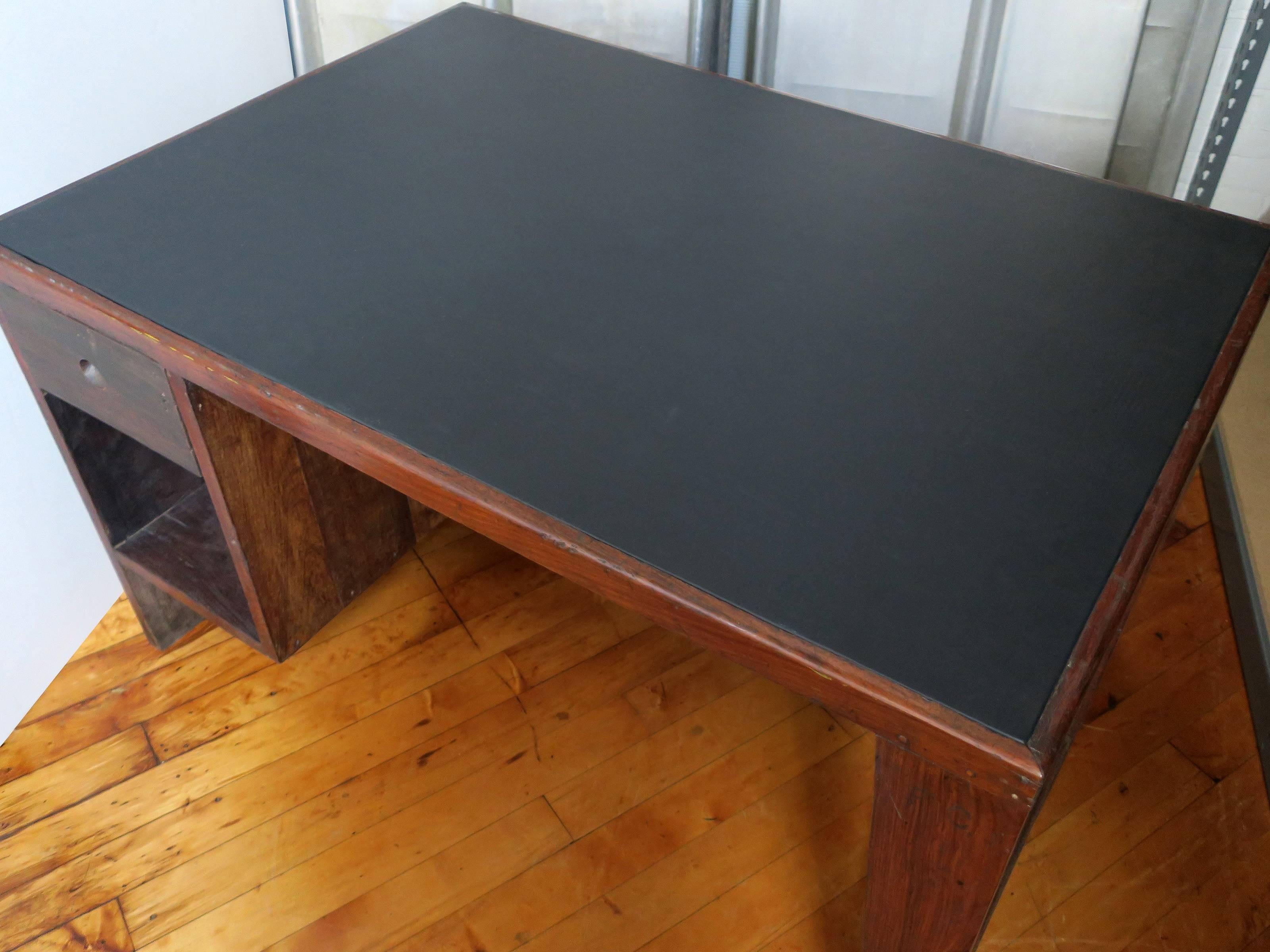 Pierre Jeanneret Desk from the Administrative Buildings, Chandigarh In Excellent Condition In Brooklyn, NY