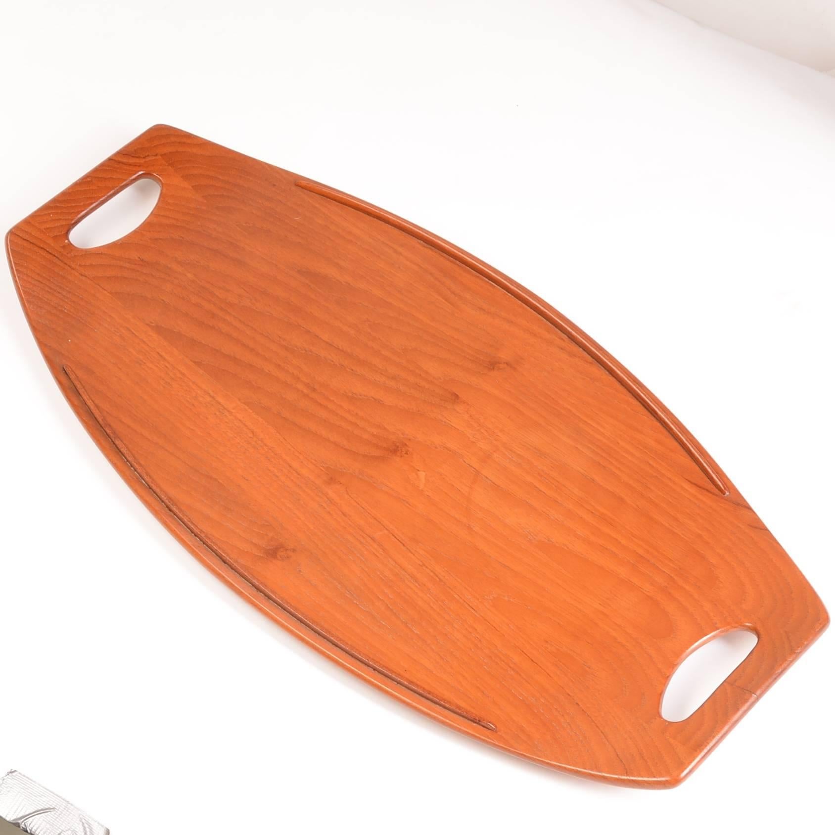 Beautiful Danish teak serving tray will make a chic statement at a party or on your tabletop. Ideal for serving cheese, bread or appetizers.